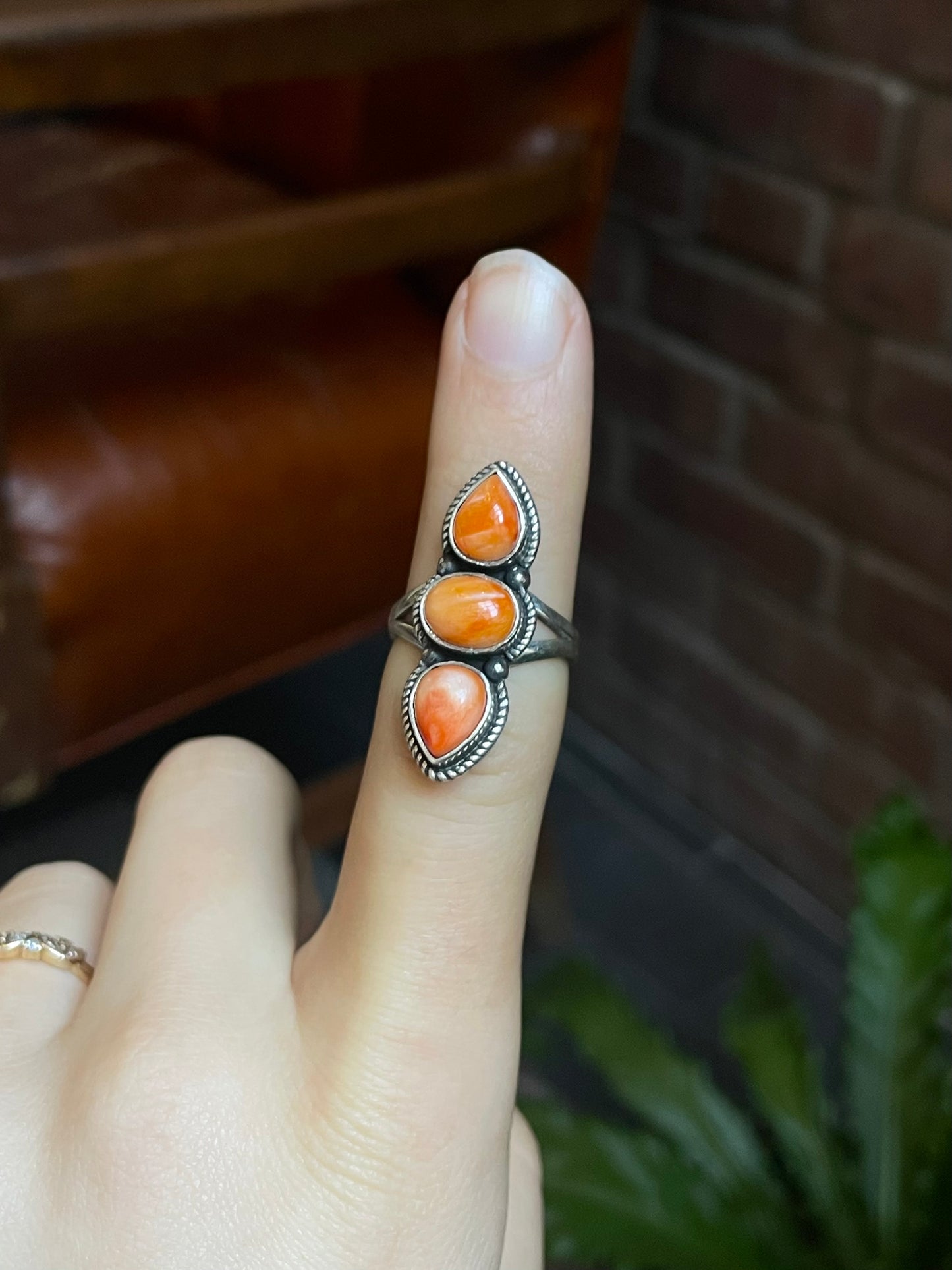Spiny Oyster Three Stone Ring | Sterling Silver | Size 7 | A255