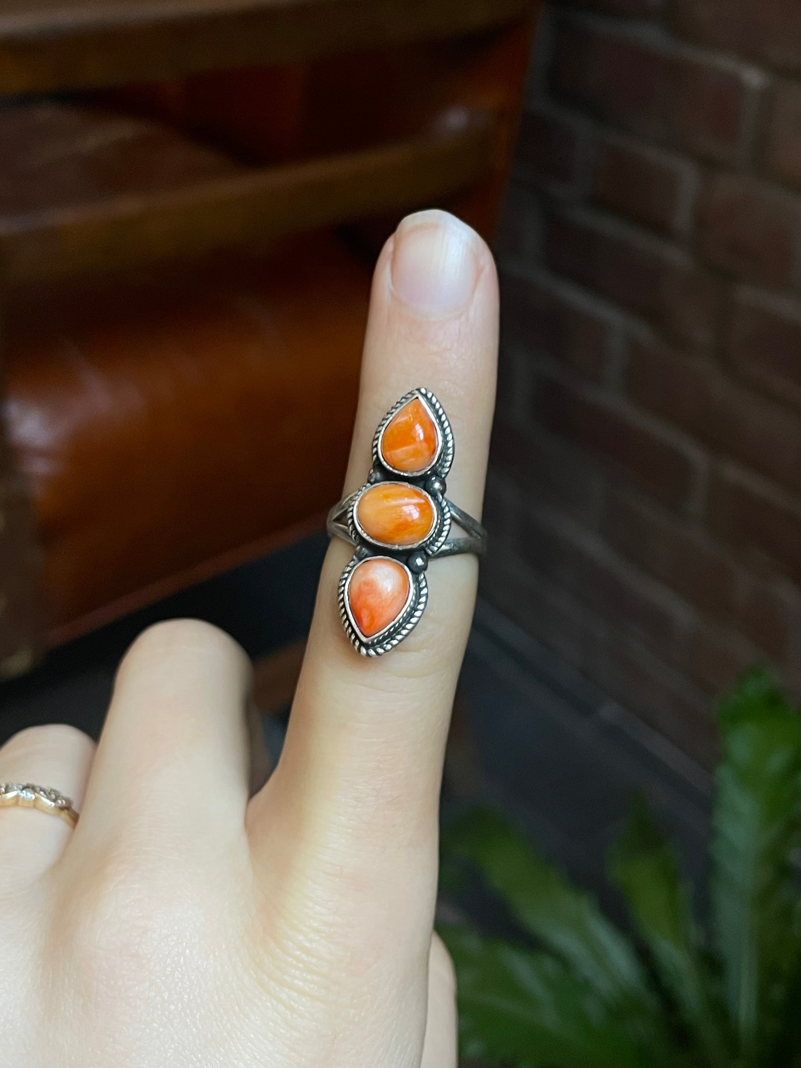 Spiny Oyster Three Stone Ring | Sterling Silver | Size 7 | A255