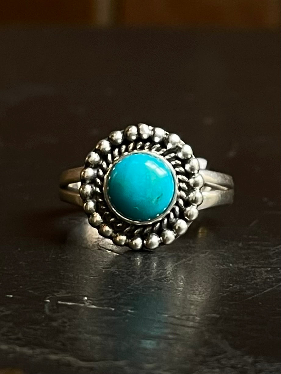Kingman Turquoise Small Round Ring | Sterling Silver | Size 9 | A285