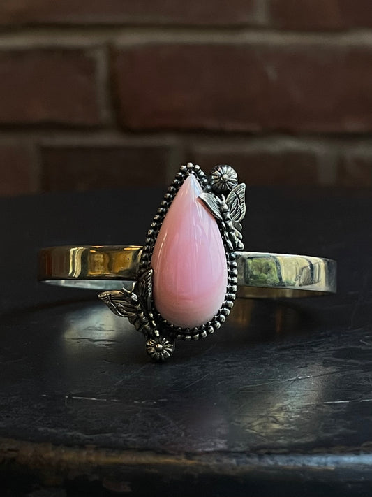 Pink Conch Teardrop Butterfly Floral Cuff | 925 Sterling Silver E498