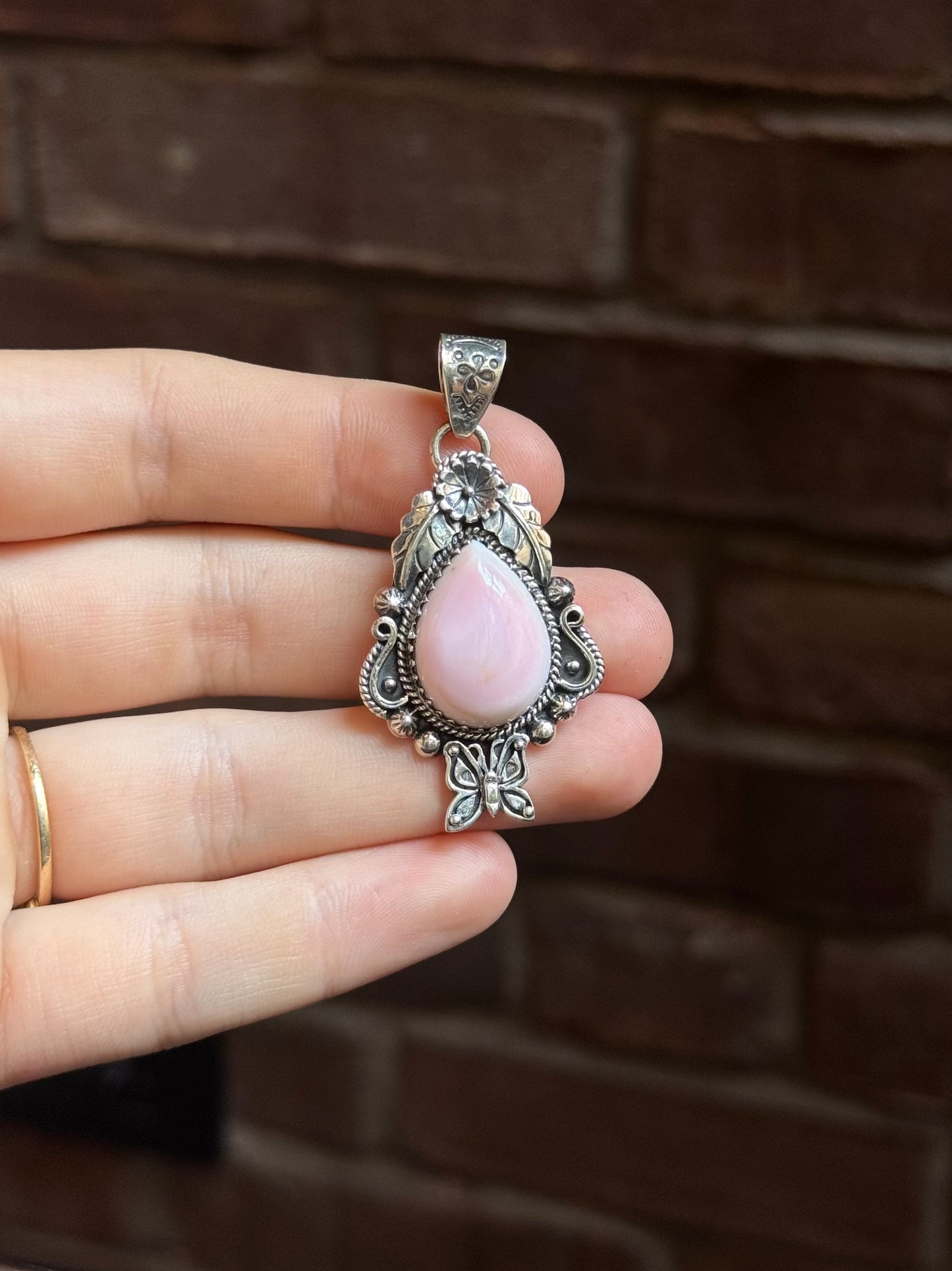 Pink Conch Tear Drop Pendant | Sterling Silver | A914