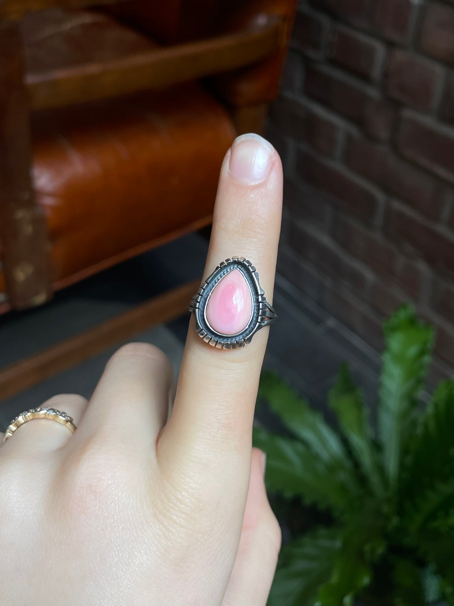 Pink Conch Tear Drop Ring | 925 Sterling Silver Size 8 E447