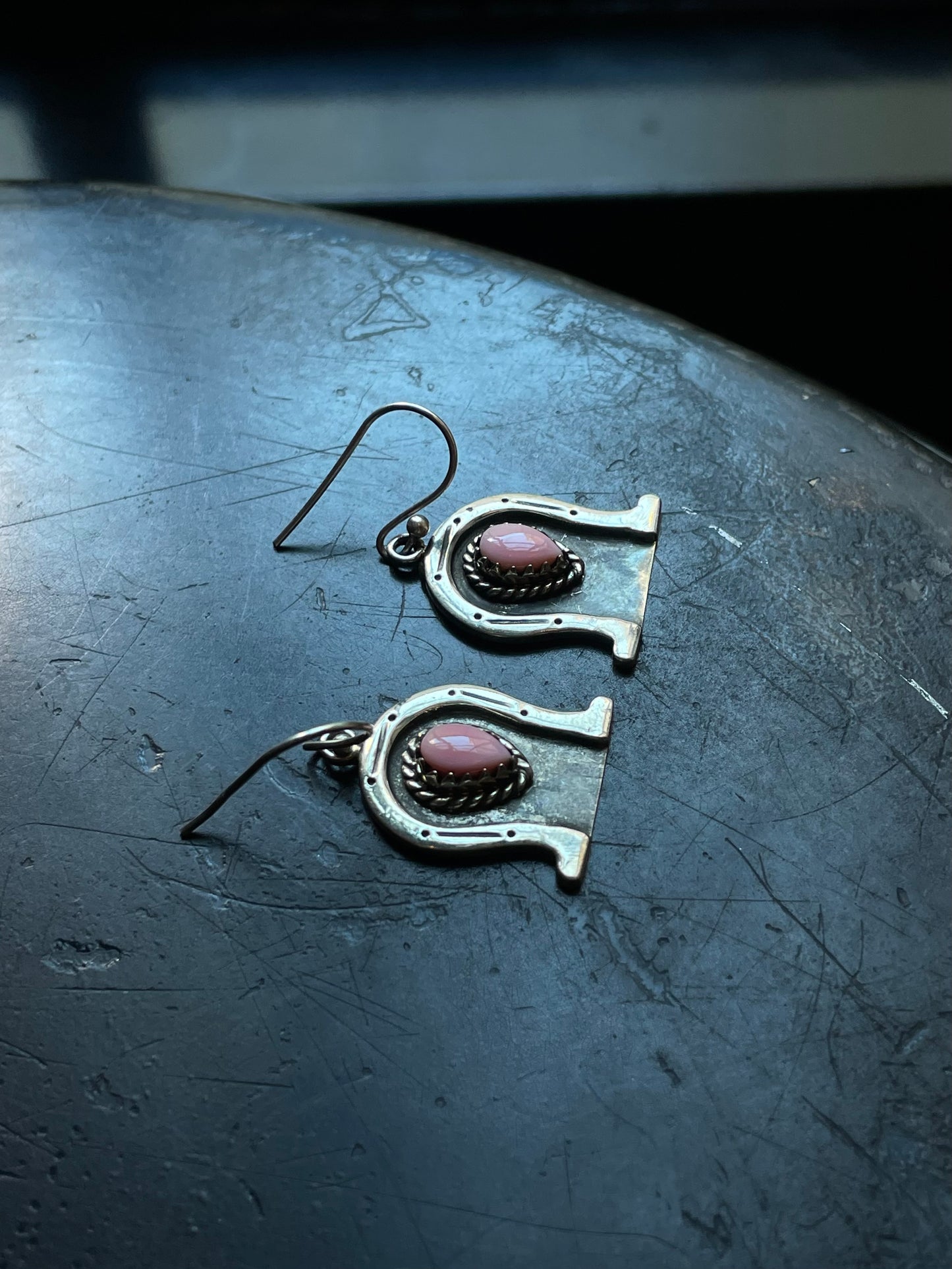 Pink Conch Horseshoe Dangle Earrings | Sterling Silver E950
