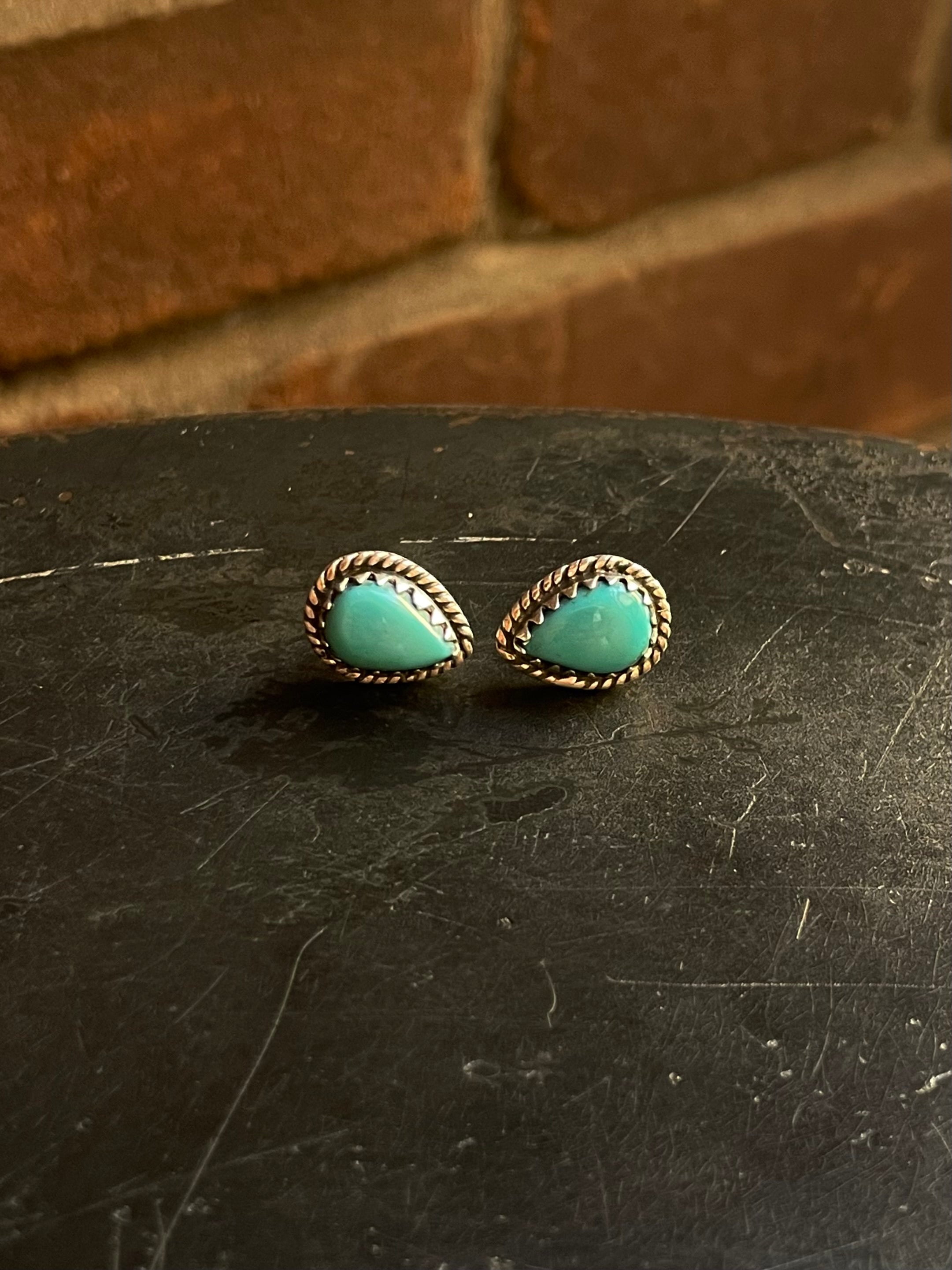 Kingman Turquoise Stud Earrings | 925 Sterling Silver G663