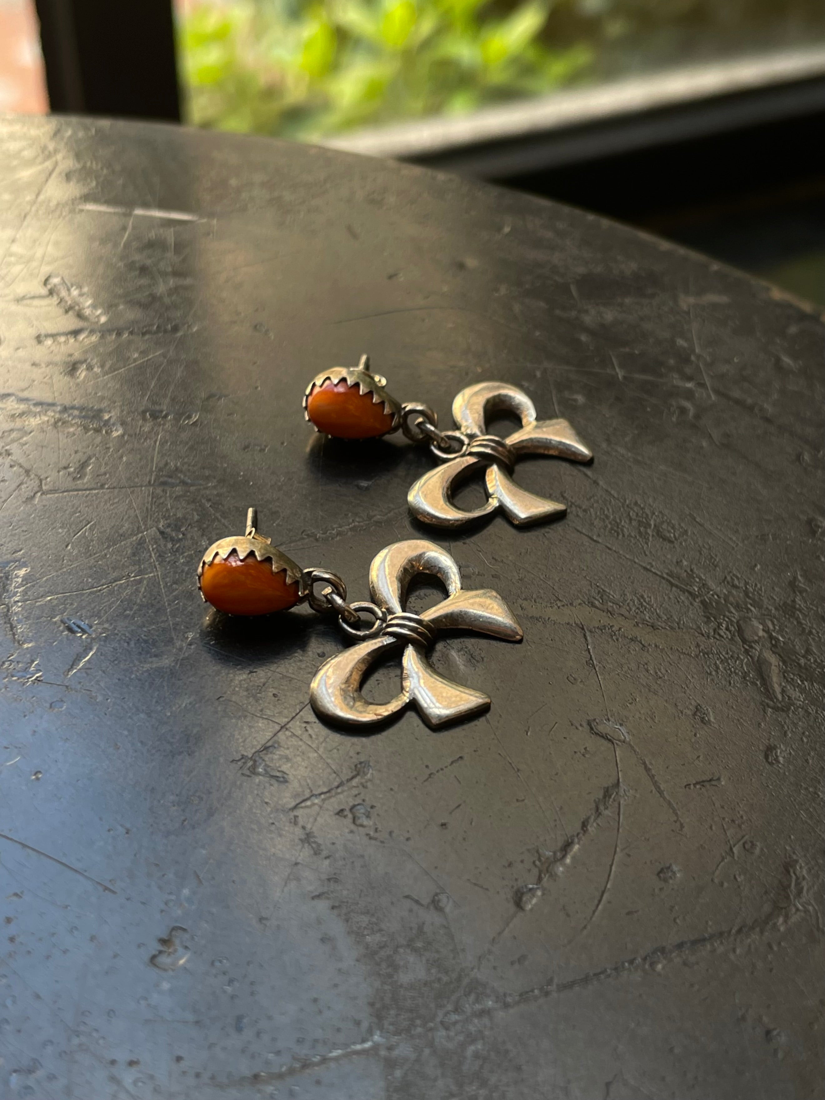 Spiny Oyster Bow Stud Earrings | 925 Sterling Silver G652