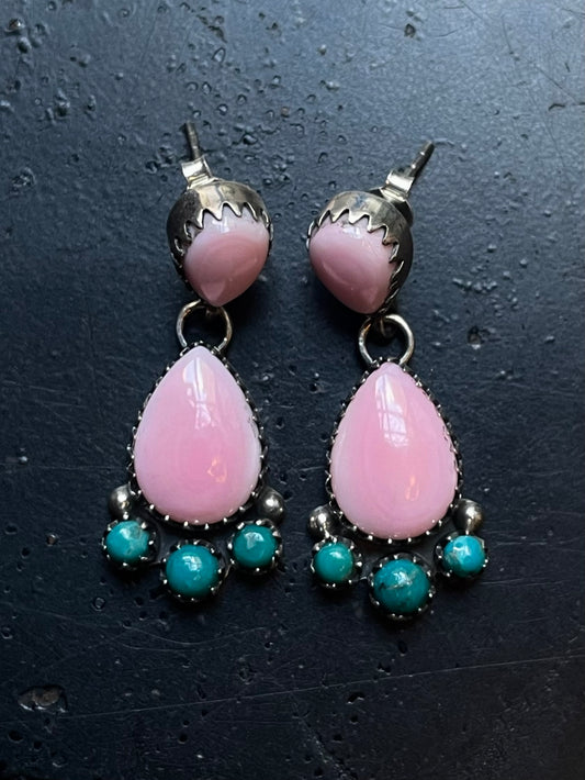Pink Conch Kingman Turquoise Earrings | Teardrop Cluster Stud E670
