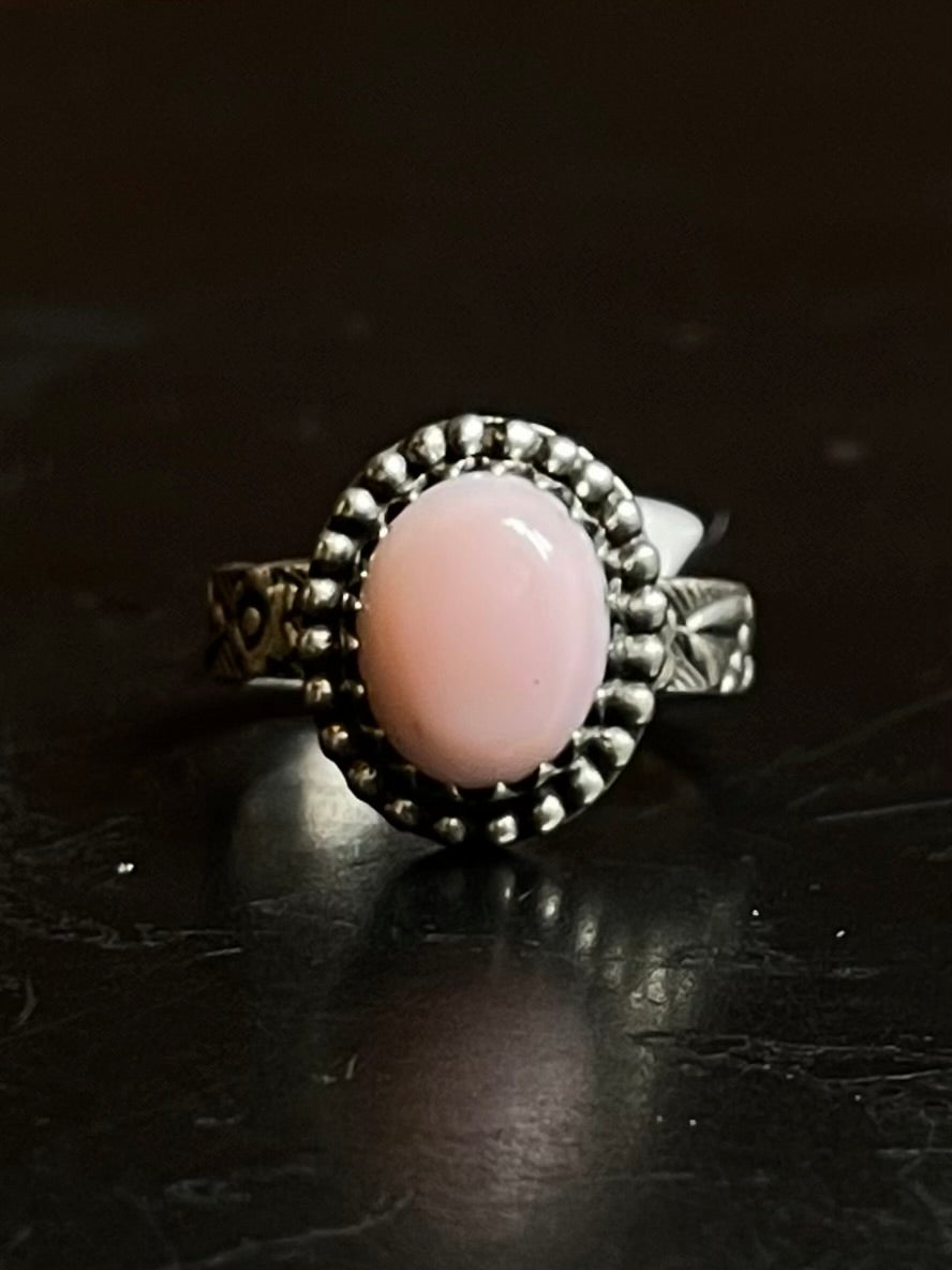 Pink Conch Oval Ring | Sterling Silver | Size 5 | A233