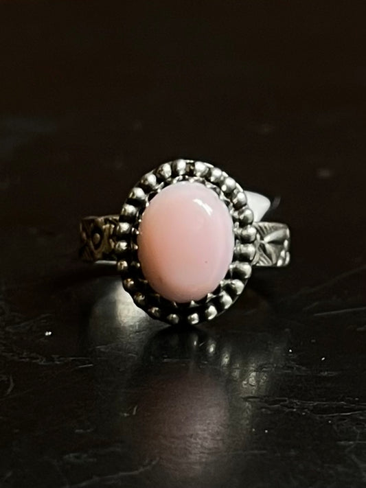 Pink Conch Oval Ring | Sterling Silver | Size 5 | A233