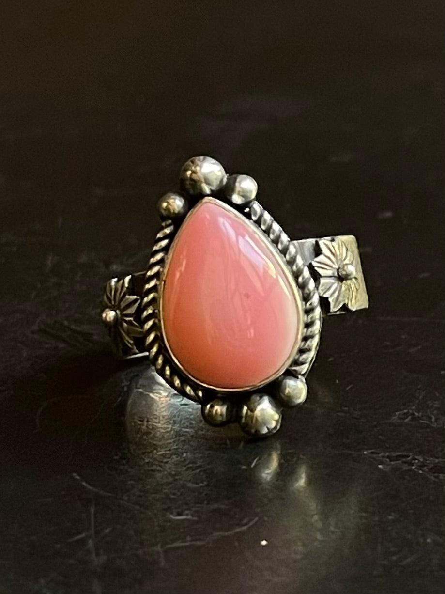 Pink Conch Tear Drop Ring Size 8.5 | Sterling Silver E924