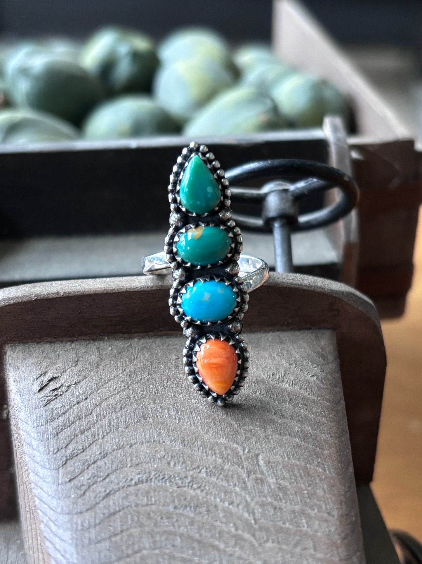 Turquoise Spiny Oyster Vertical Ring Size 7 | 925 Sterling Silver A101