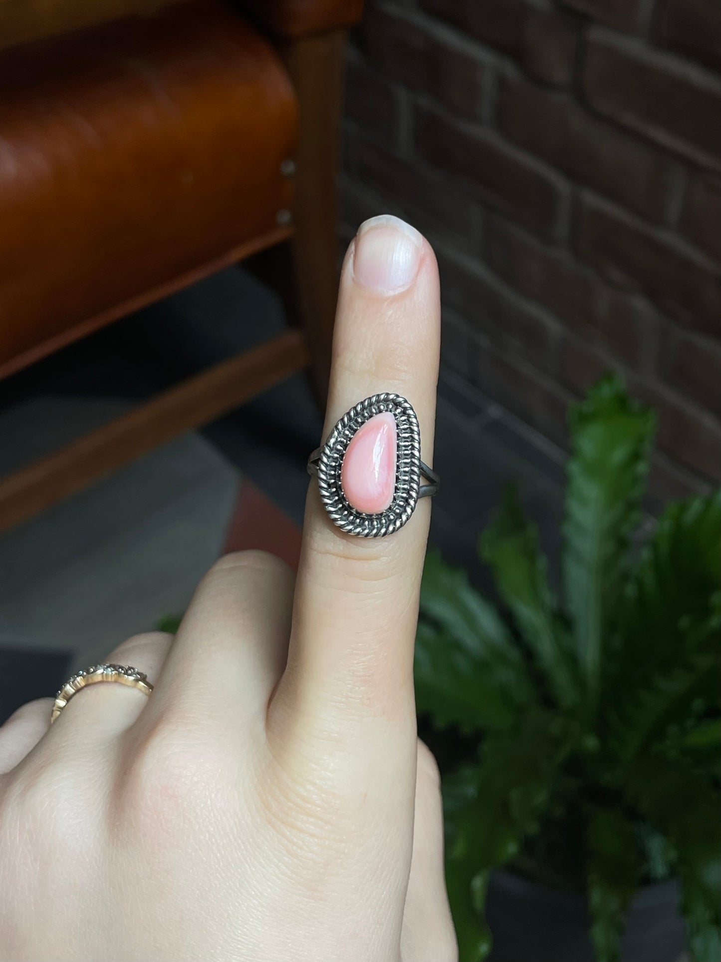 Pink Conch Twisted Wire Ring | Sterling Silver | Size 8 | A470