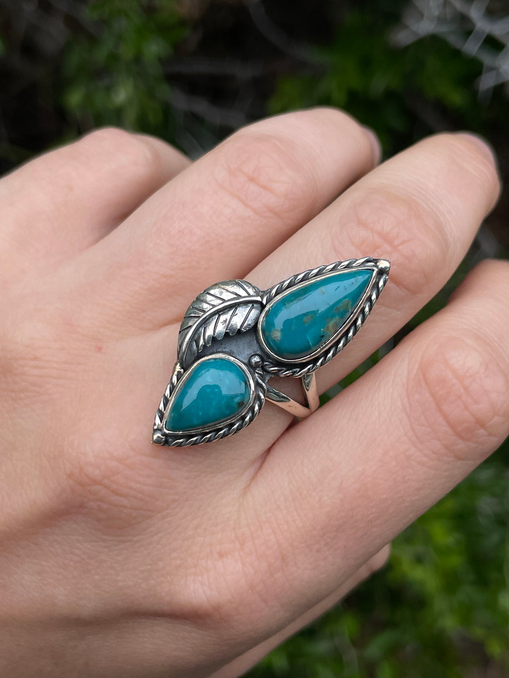 Kingman Turquoise Leaf Ring | Sterling Silver | Size 8.5 B763
