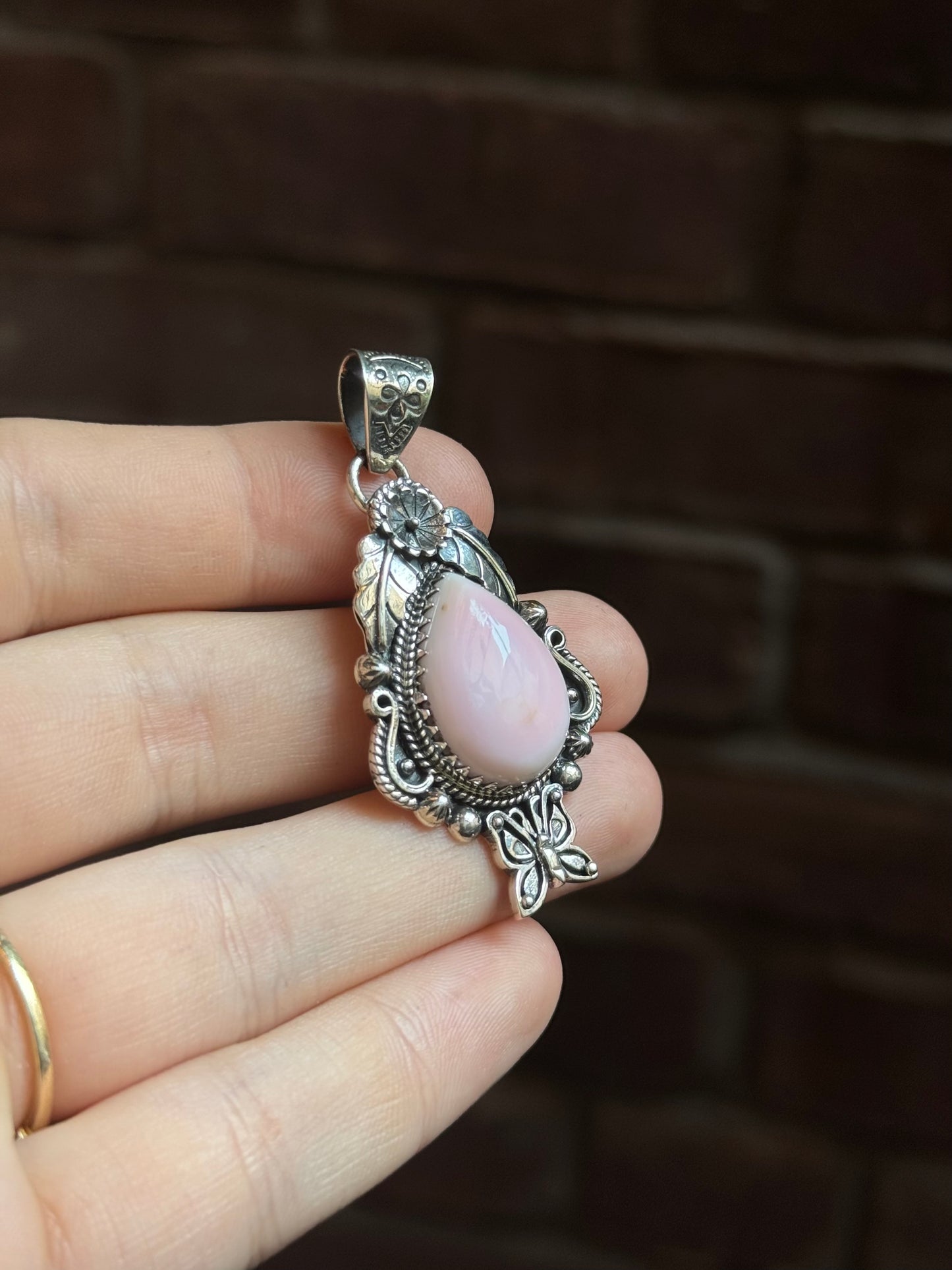 Pink Conch Tear Drop Pendant | Sterling Silver | A914