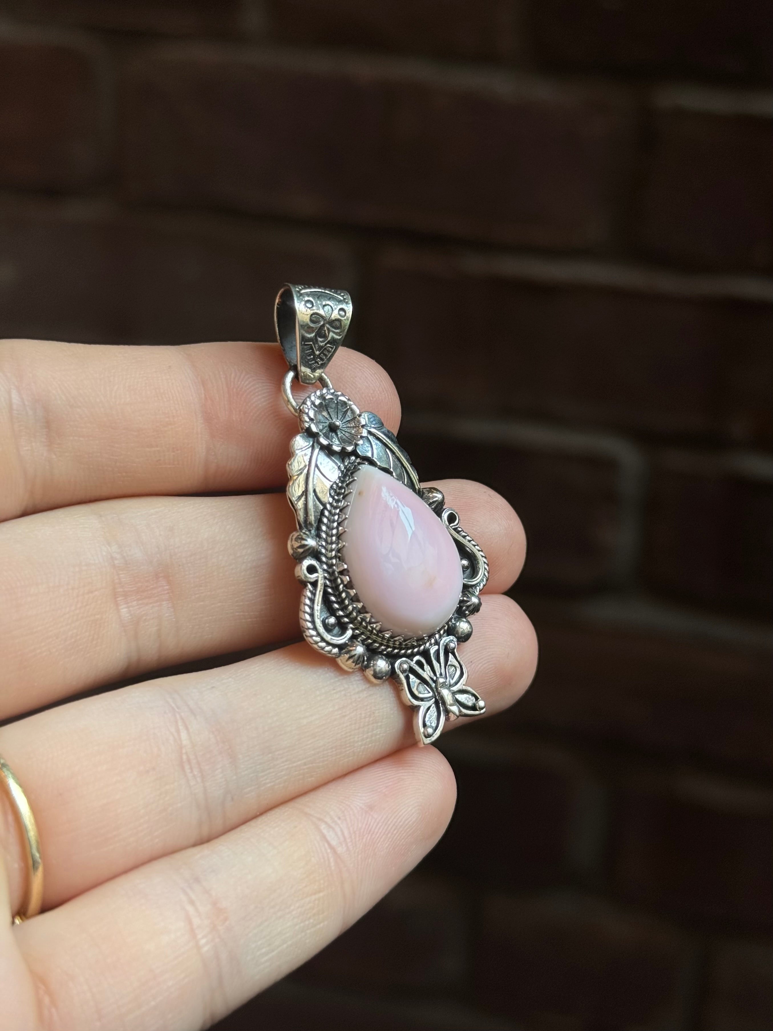 Pink Conch Tear Drop Pendant | Sterling Silver | A914