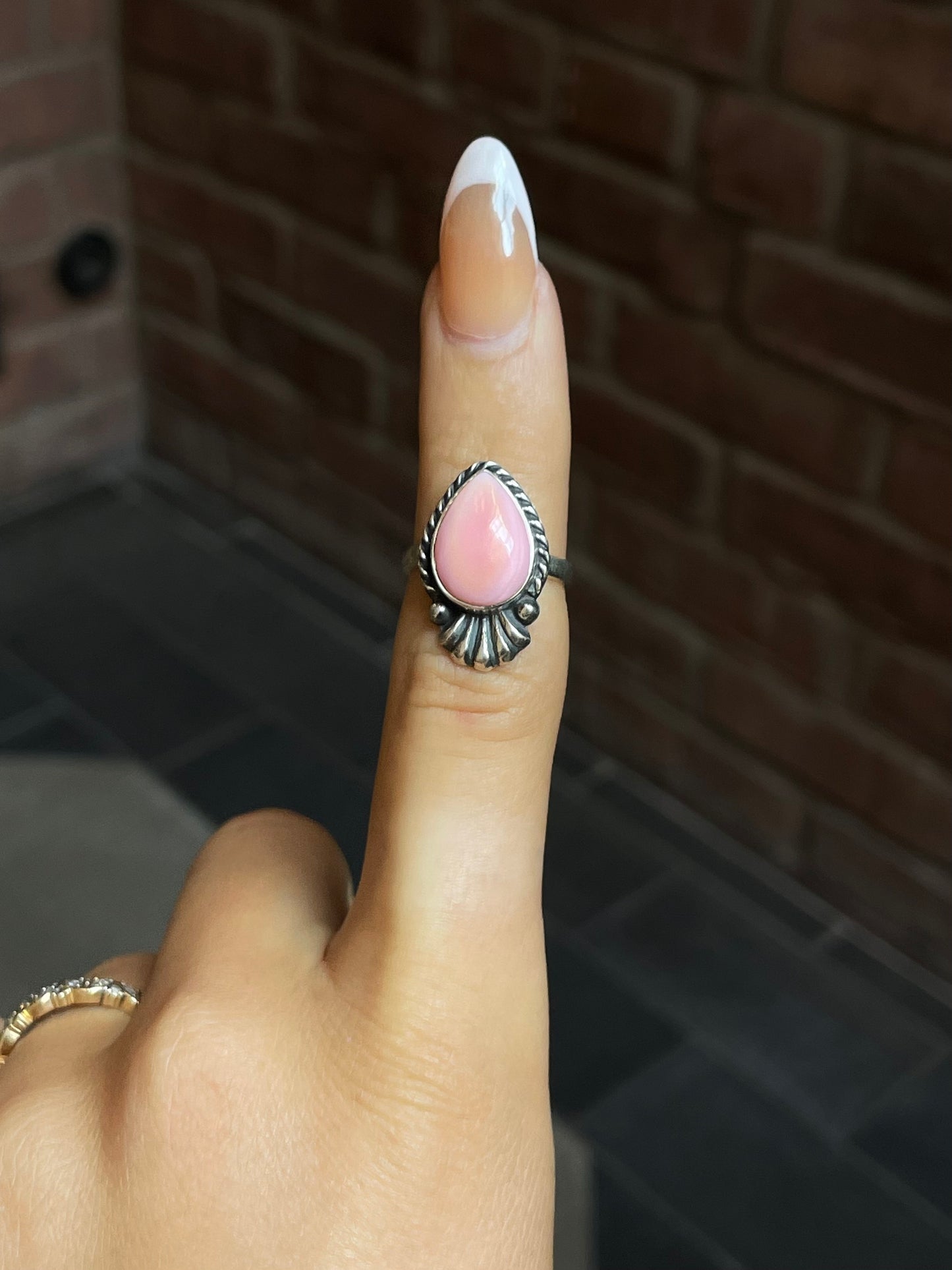 Pink Conch Teardrop Ring | Sterling Silver | Size 7 | A732