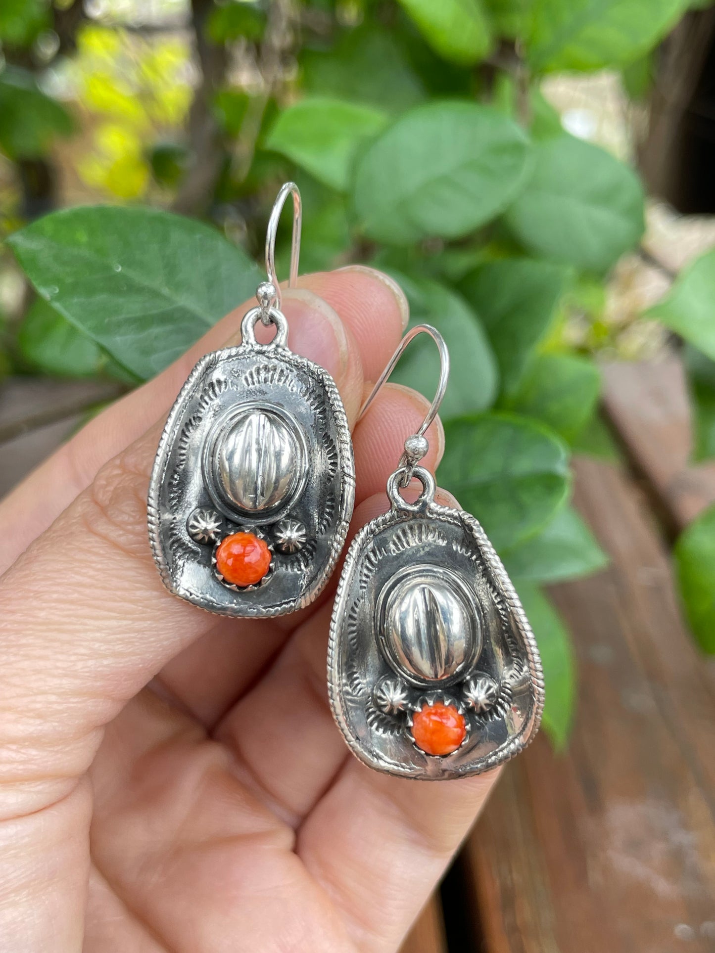 Spiny Oyster Cowboy Hat Dangle Earrings | Sterling Silver B954