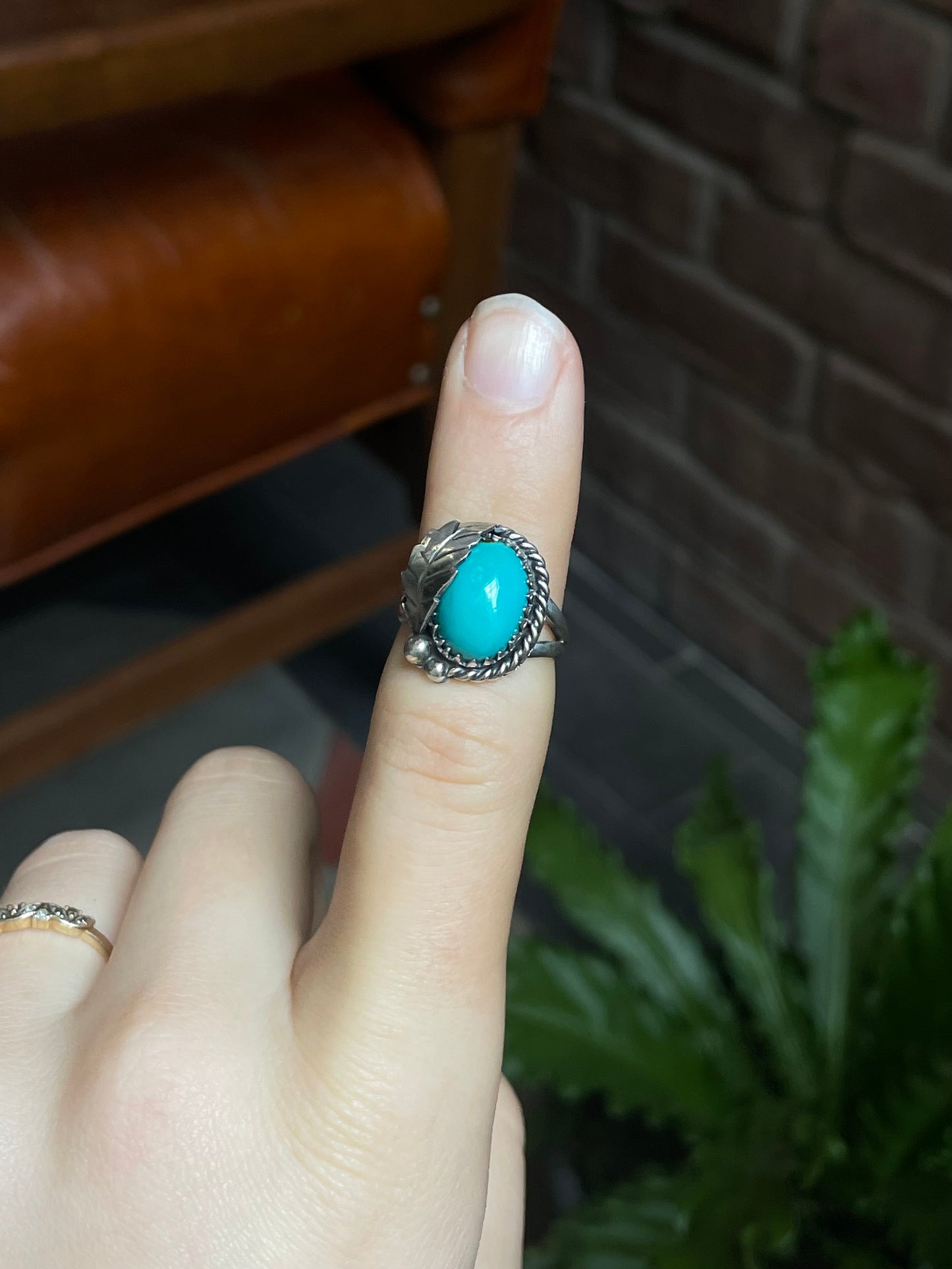 Kingman Turquoise Oval Leaf Ring | Sterling Silver | Size 6 | A278