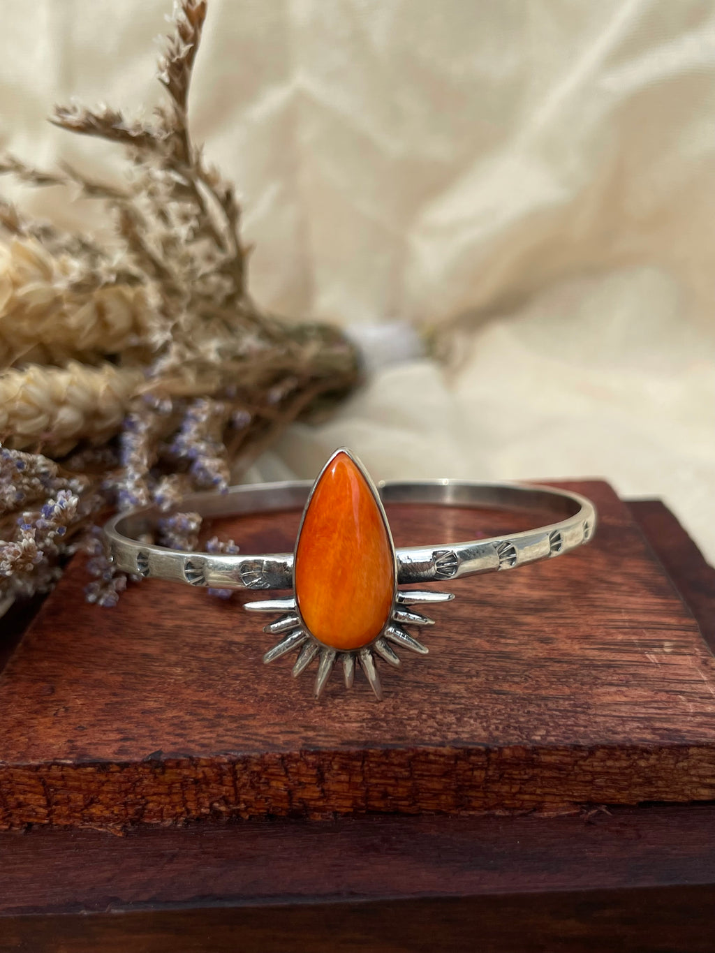 Spiny Oyster Teardrop Cuff Bracelet | 925 Sterling Silver D284