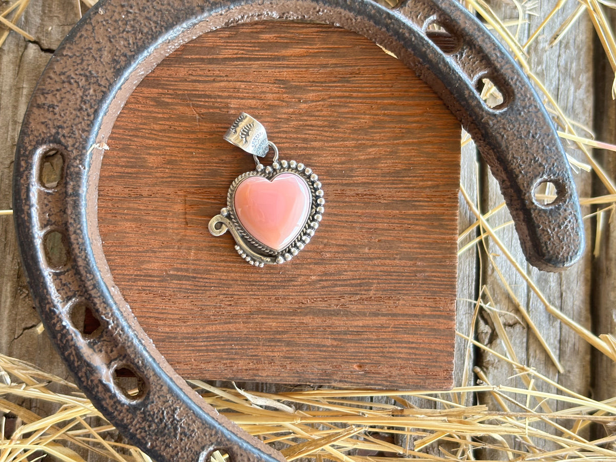 Pink Conch Heart Pendant | 925 Sterling Silver Z27