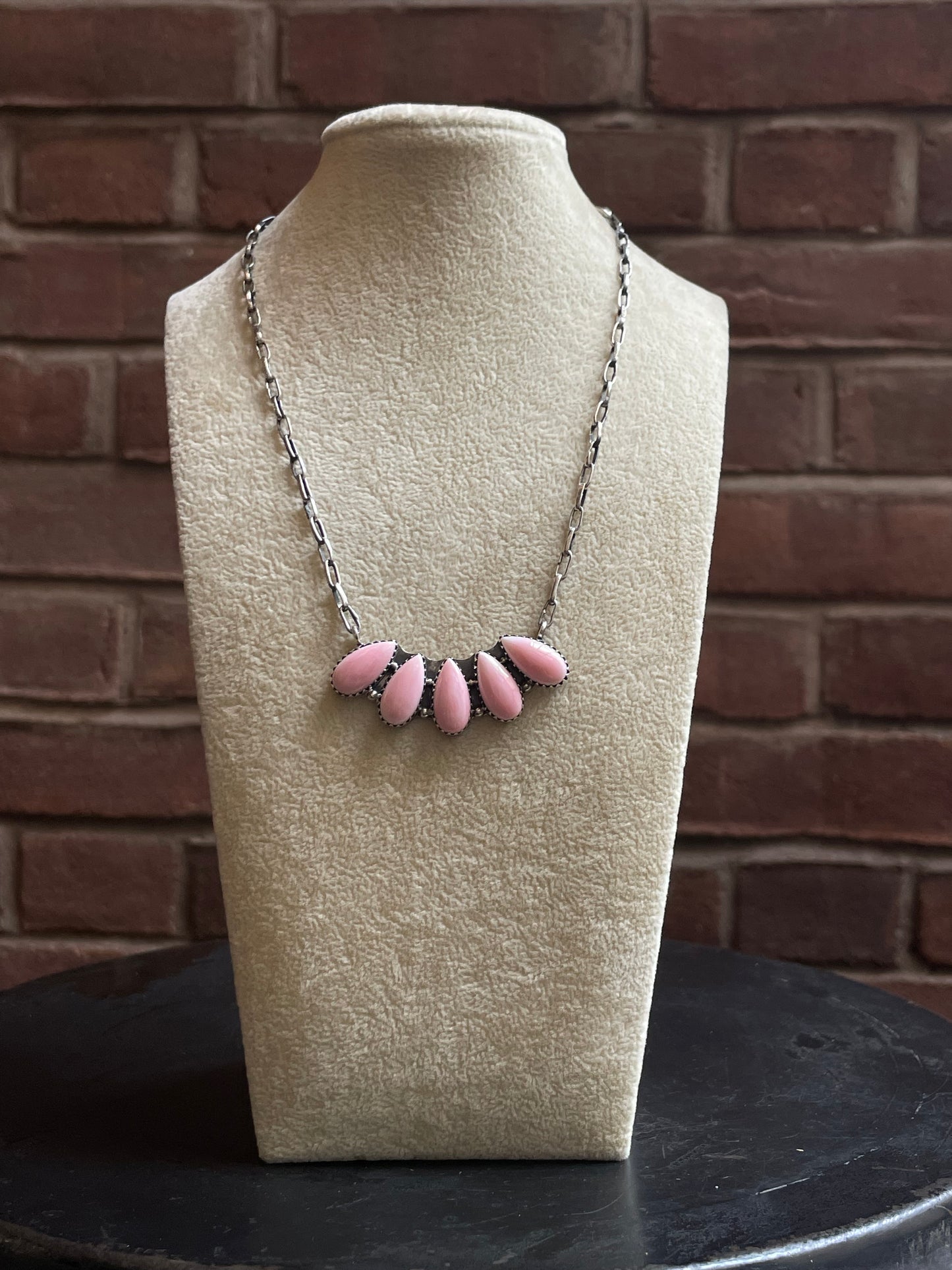 Pink Conch Necklace | Graduated Teardrop Bar | 925 Silver E571