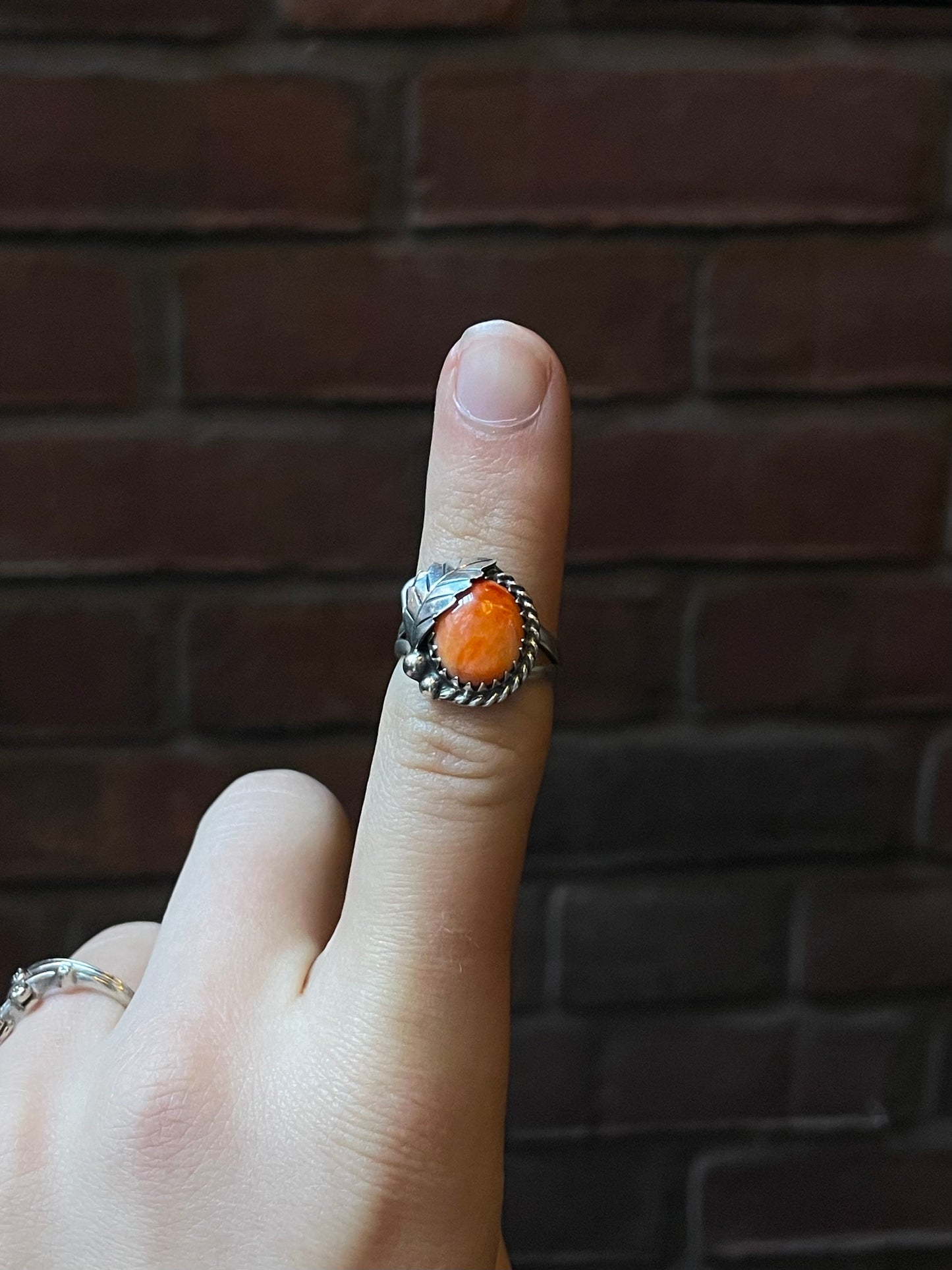 Spiny Oyster Oval Leaf Ring | Sterling Silver | Size 7 | A279