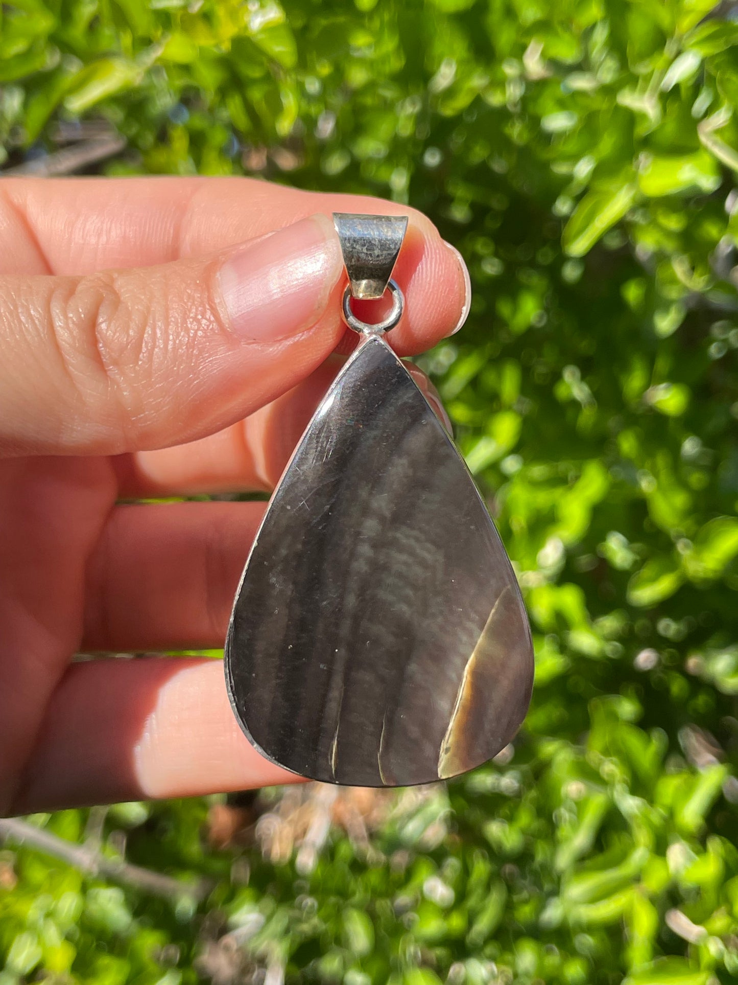Black Mother of Pearl Teardrop Pendant | 925 Sterling Silver B609