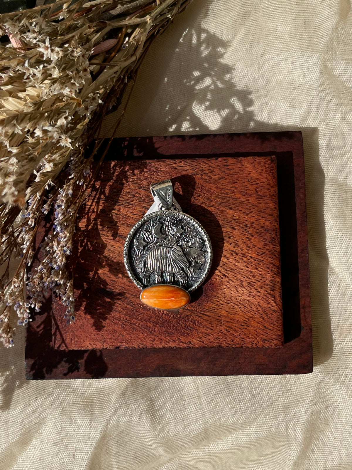 Orange Spiny Oyster Elephant Moon Pendant | 925 Sterling Silver D332