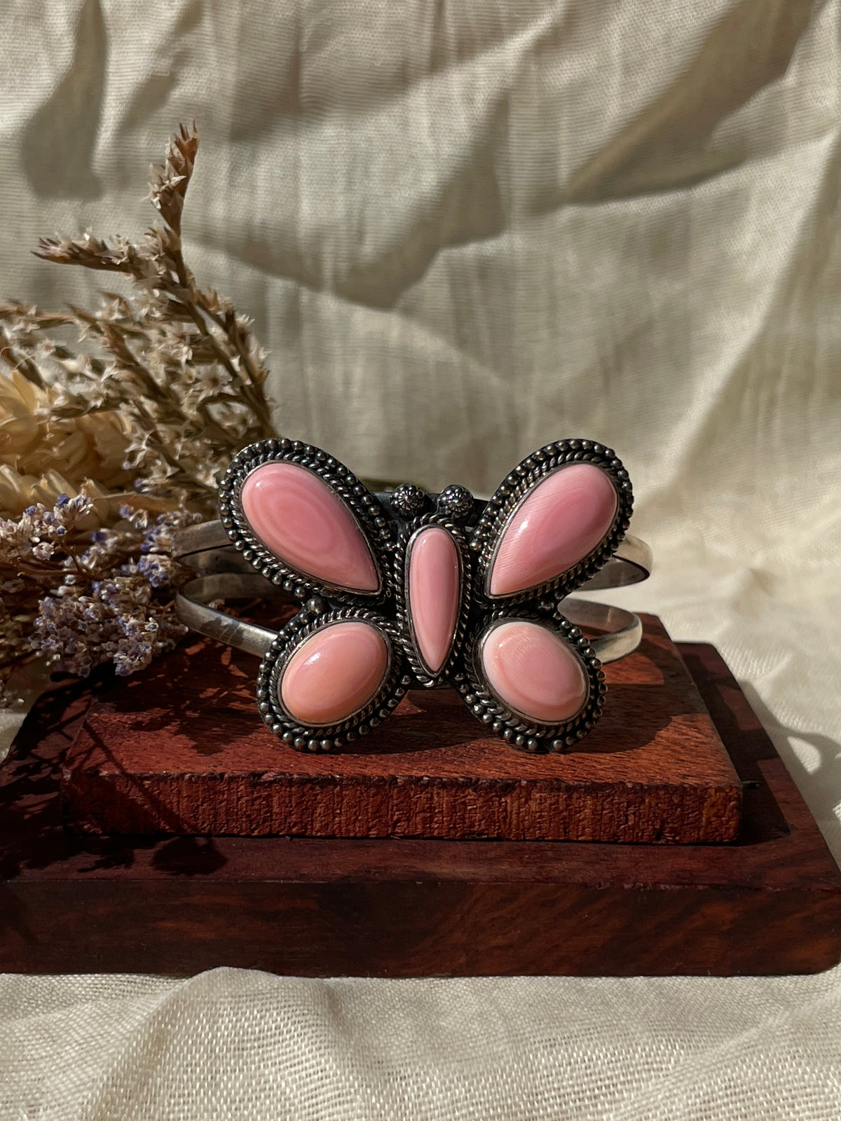 Pink Conch Five-Stone Cluster Cuff | 925 Sterling Silver D324