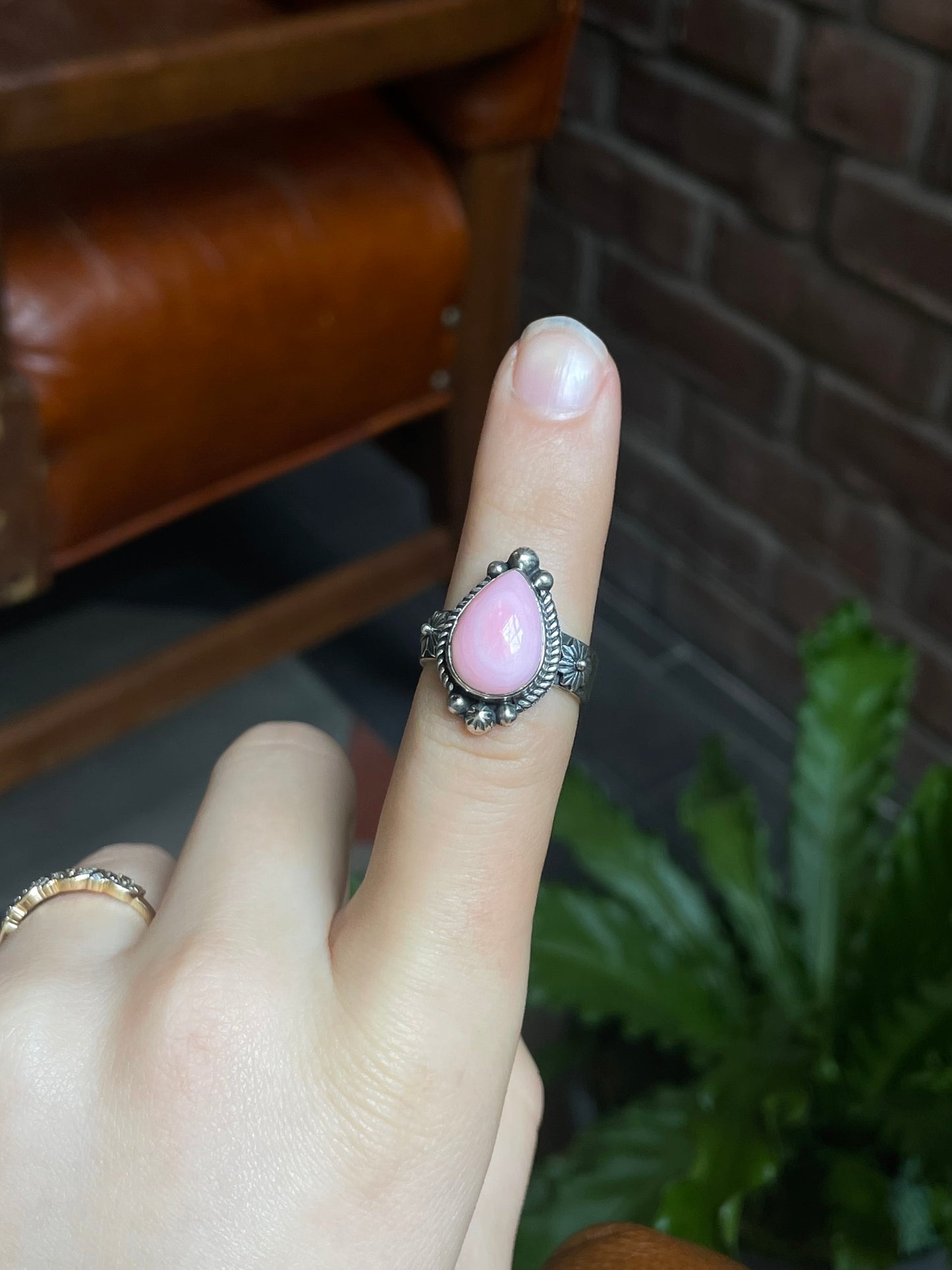 Pink Conch Tear Drop Ring | 925 Sterling Silver Size 6 E448