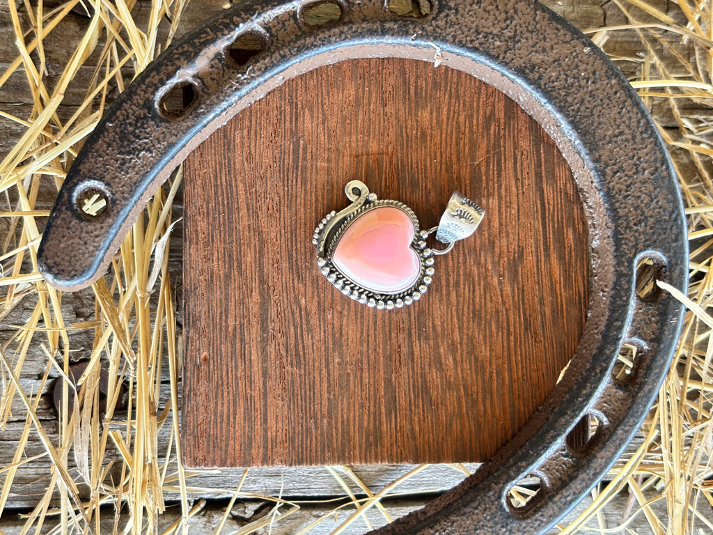 Pink Conch Heart Pendant | 925 Sterling Silver Z27