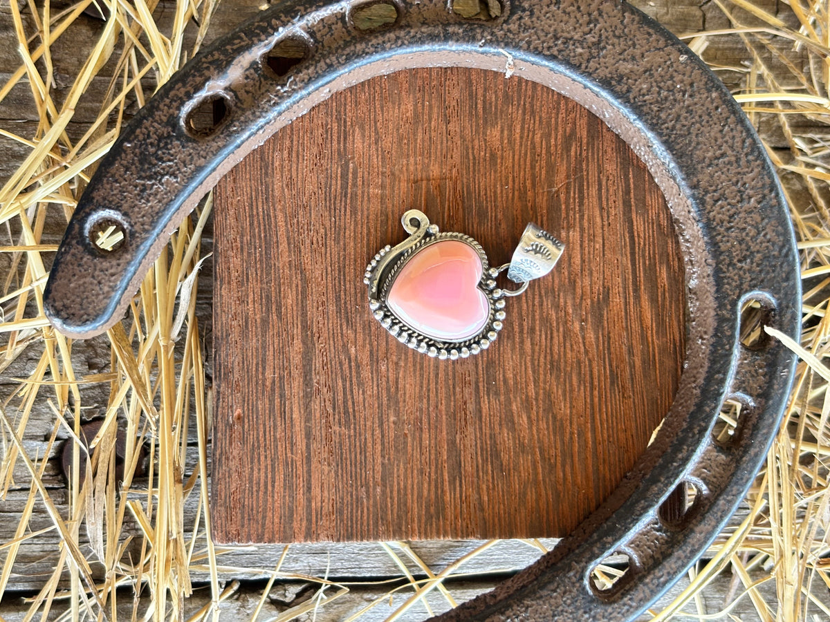 Pink Conch Heart Pendant | 925 Sterling Silver Z27
