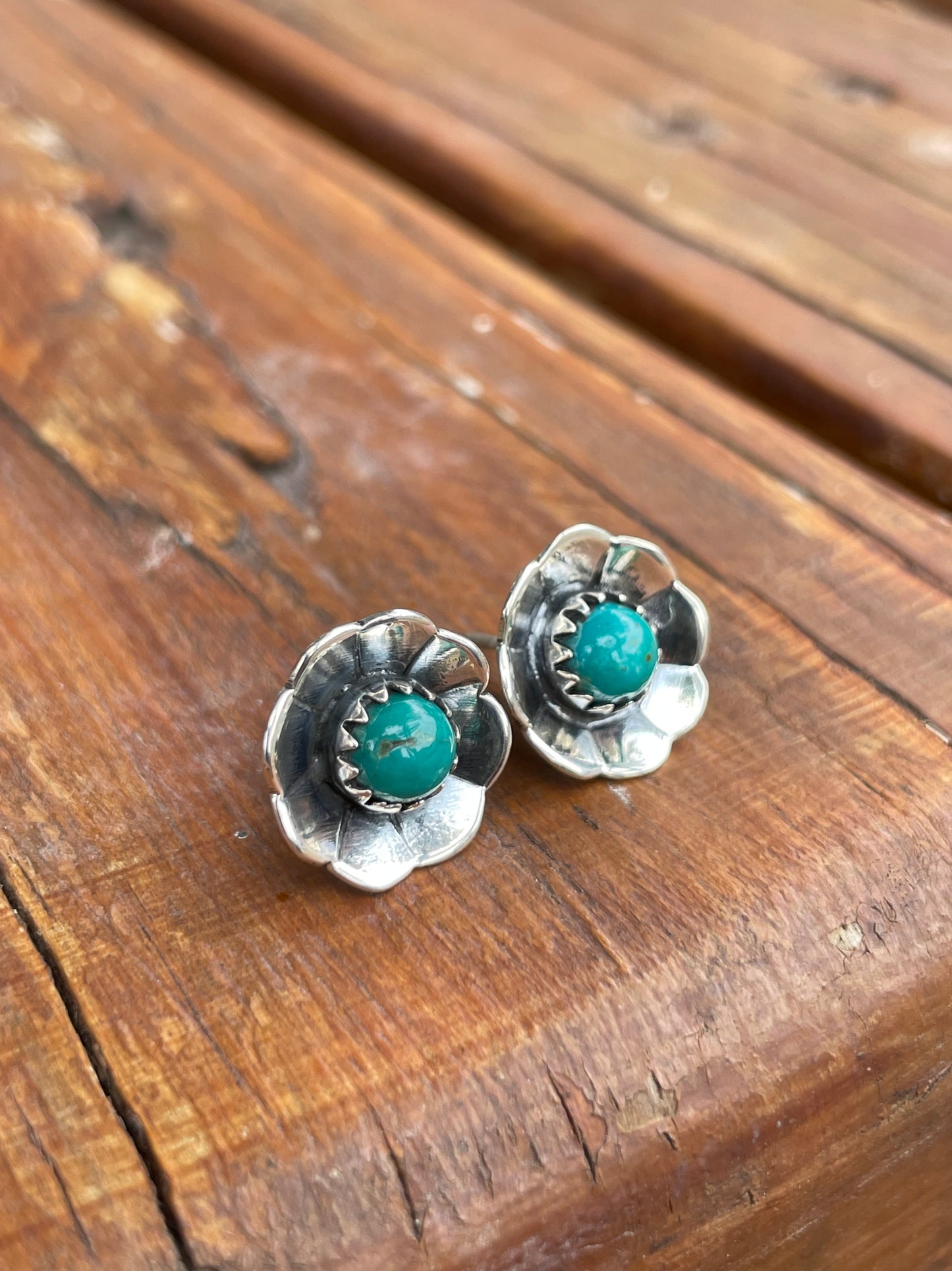 Kingman Turquoise Flower Stud Earrings | 925 Sterling Silver B959
