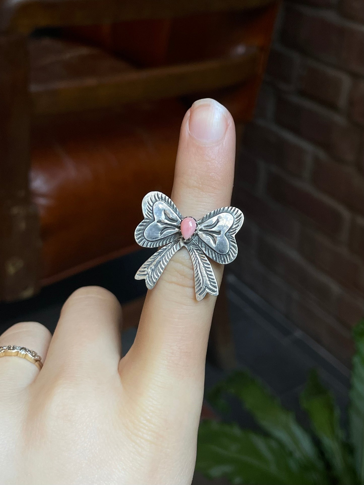 Pink Conch Bowtie Ring | Sterling Silver | Size 7 | A059