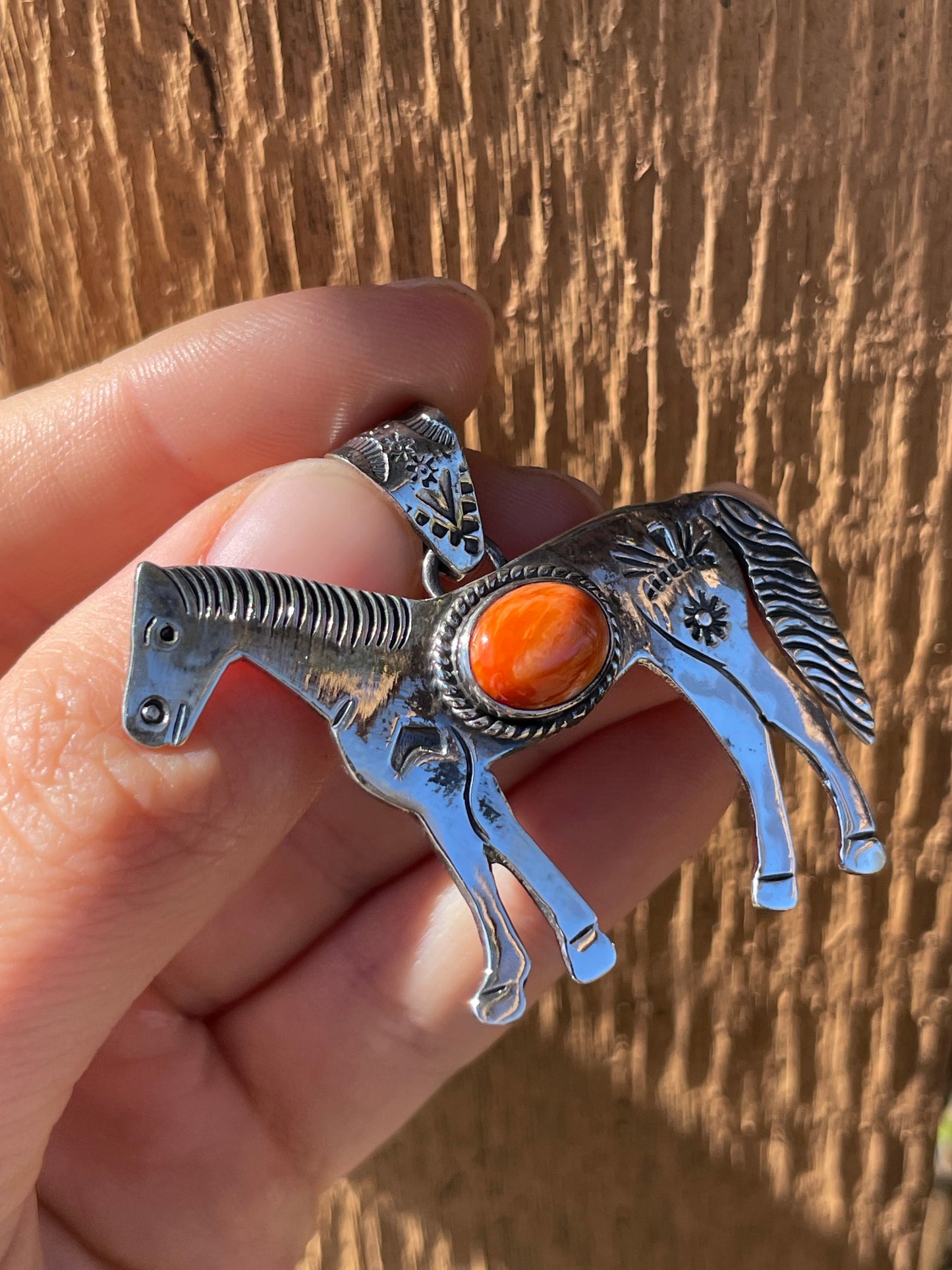 Spiny Oyster Horse Pendant | 925 Sterling Silver B915