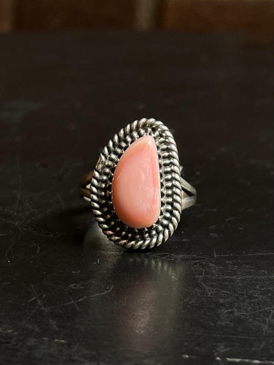 Pink Conch Twisted Wire Ring | Sterling Silver | Size 8 | A470