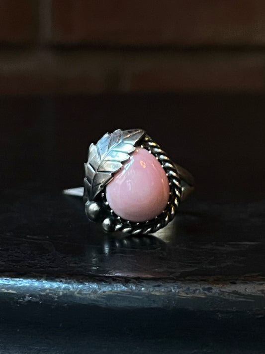 Oval Leaf Pink Conch Ring | Sterling Silver | Size 6 | A274