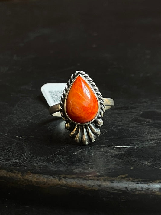 Spiny Oyster Teardrop Ring | Sterling Silver | Size 9 | A734