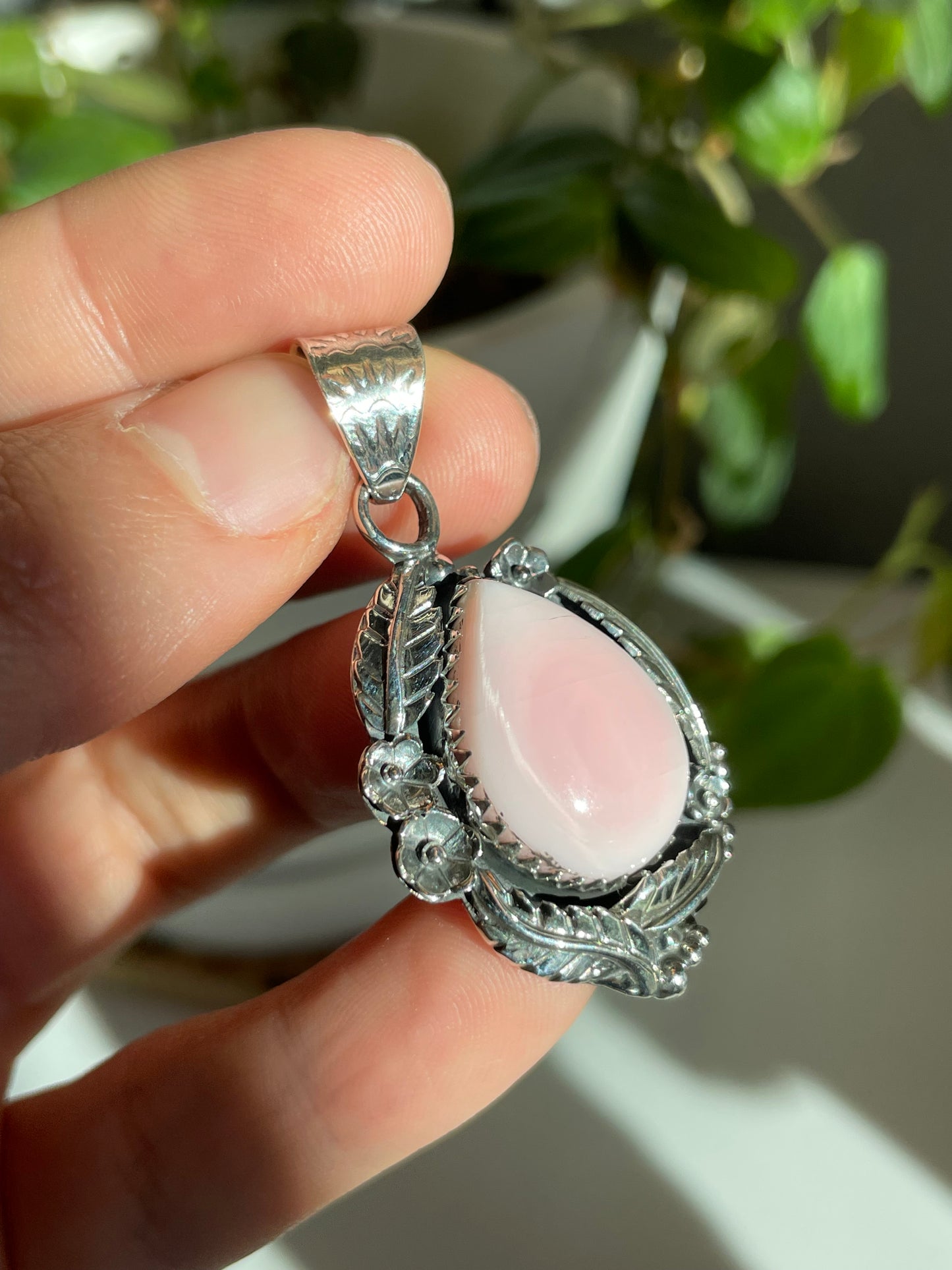 Pink Conch Tear Drop Pendant | Sterling Silver 925 B810