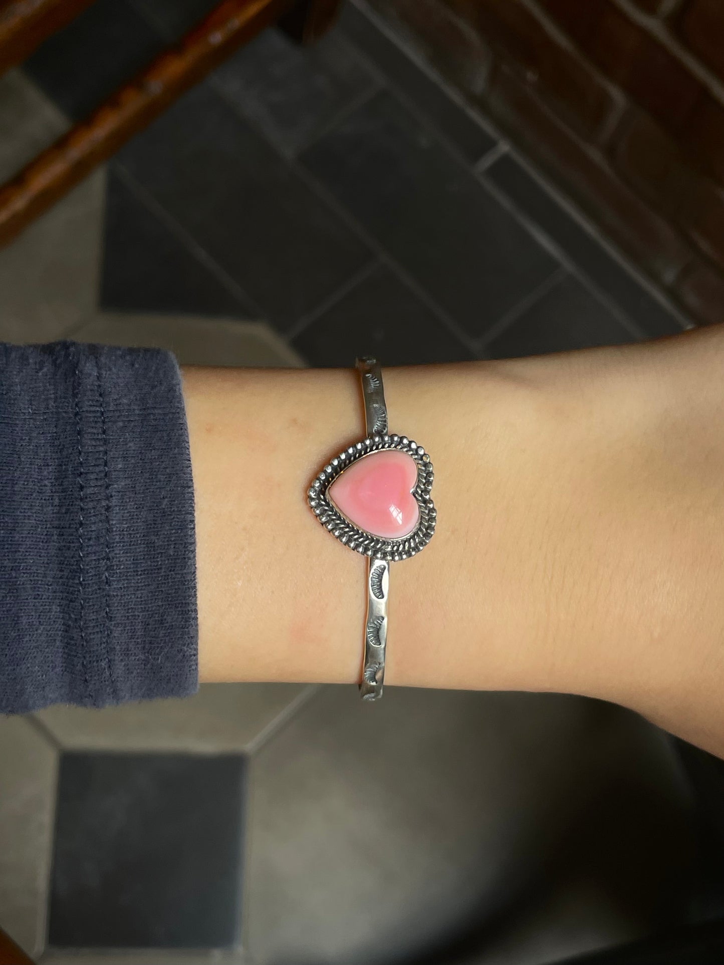 Pink Conch Heart Cuff | Stamped Band Beaded Edge | 925 Silver E692