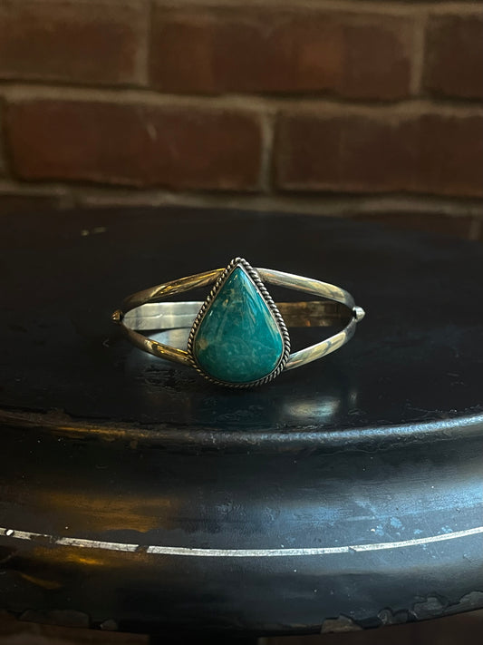 Kingman Turquoise Teardrop Cuff Bracelet | 925 Sterling Silver C901
