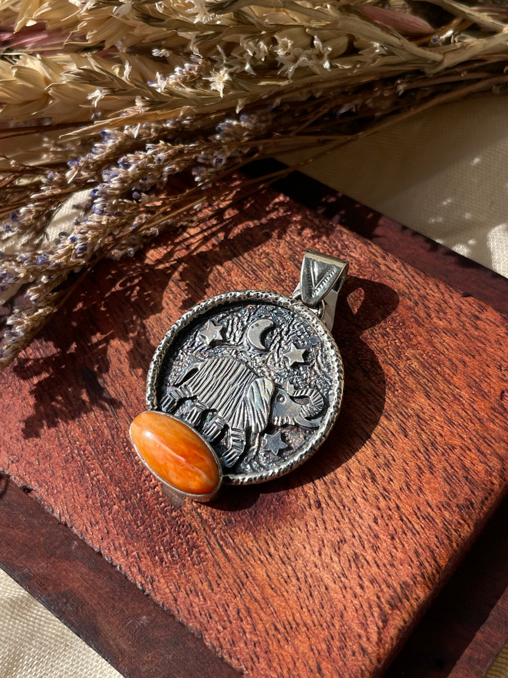 Orange Spiny Oyster Elephant Moon Pendant | 925 Sterling Silver D332
