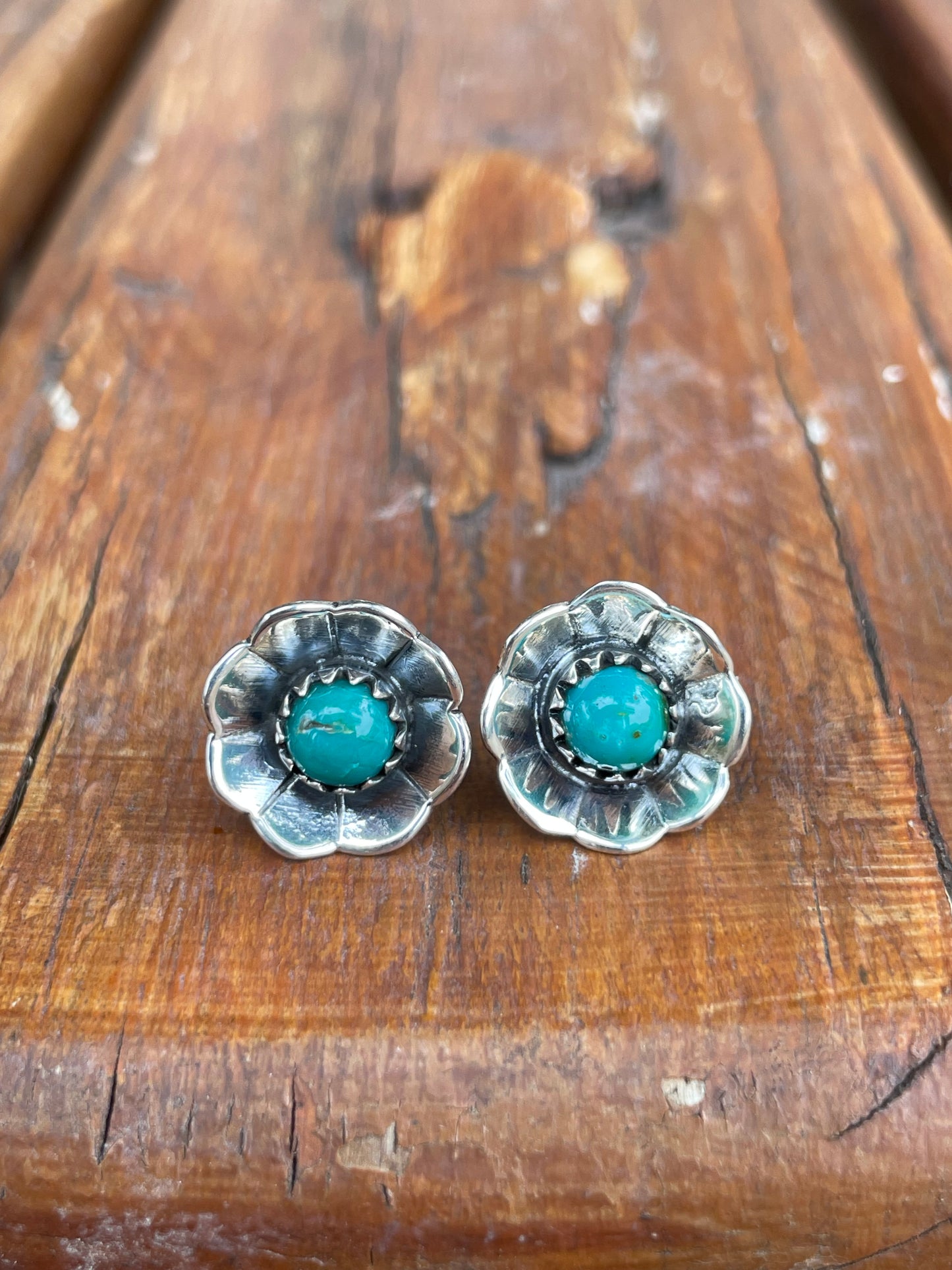 Kingman Turquoise Flower Stud Earrings | 925 Sterling Silver B959