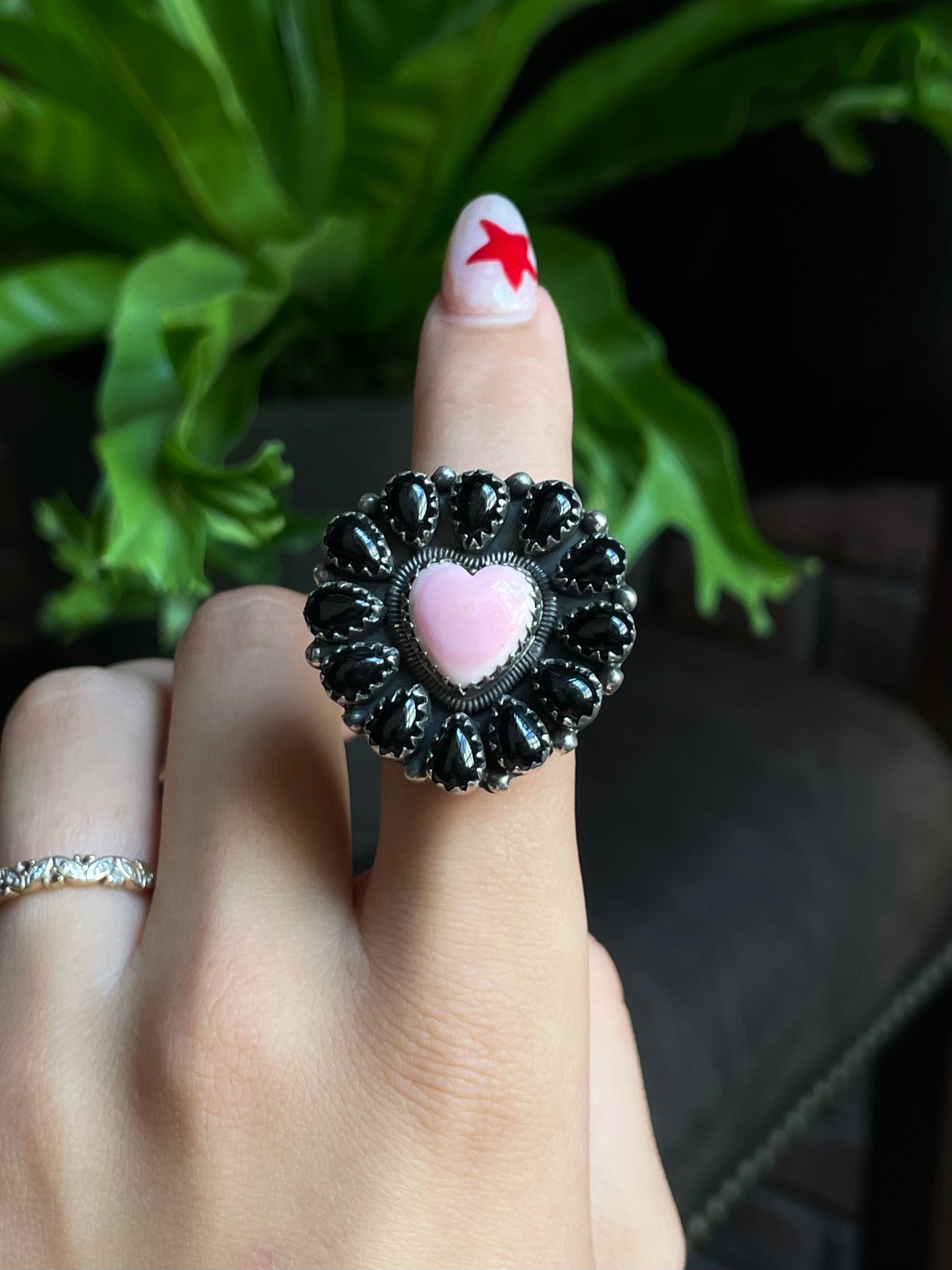 Black Onyx & Pink Conch Flower Ring | 925 Sterling Silver Size 7.75 G568