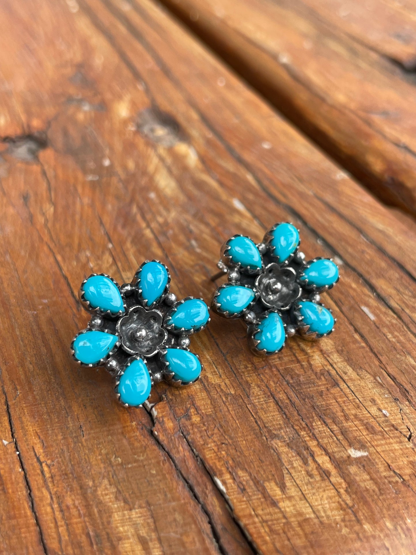 Kingman Turquoise Flower Stud Earrings | 925 Sterling Silver B973