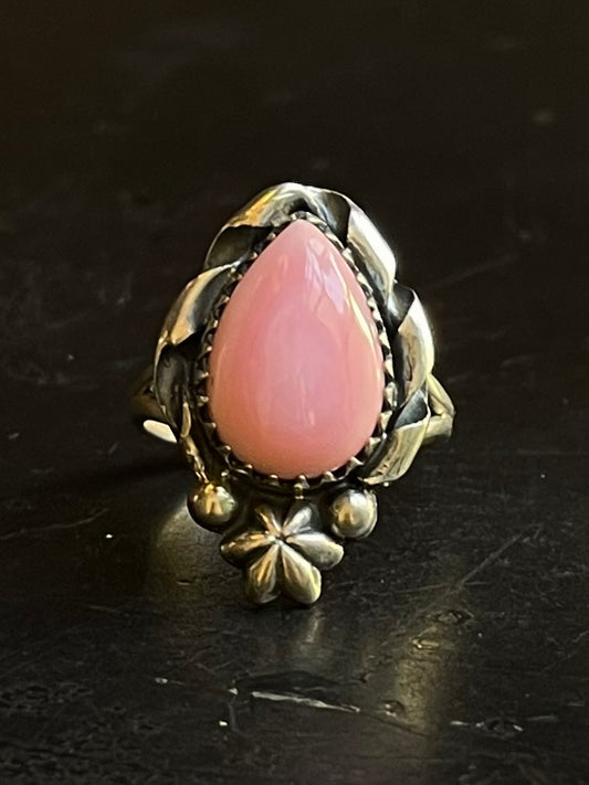 Pink Conch Tear Drop Ring Size 7| Sterling Silver E912