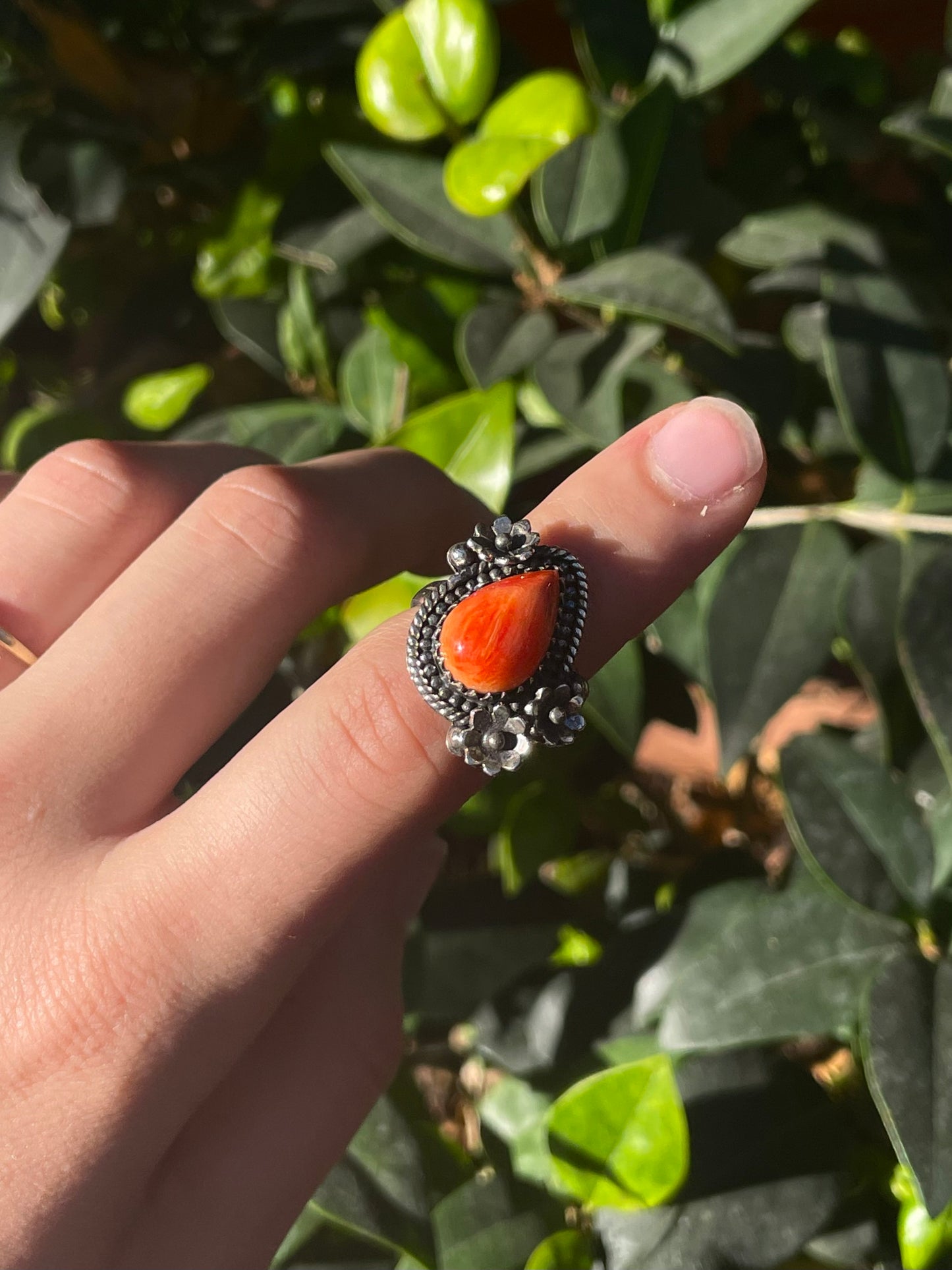 Spiny Oyster Floral Ring Size 7 | 925 Sterling Silver C887