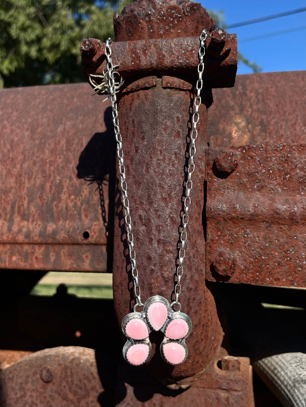 Pink Conch Naja Necklace | Petite Cluster Drop | 925 Silver E578