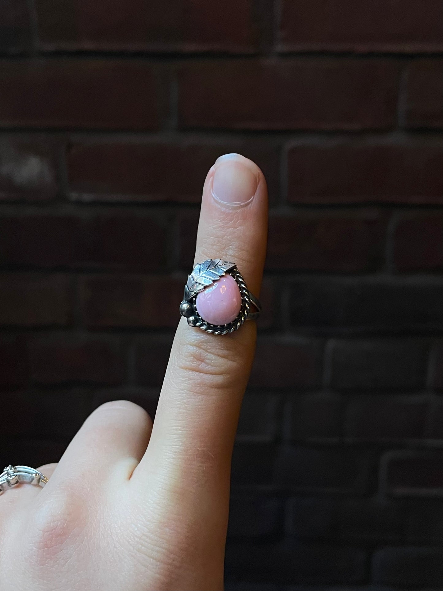 Oval Leaf Pink Conch Ring | Sterling Silver | Size 6 | A274