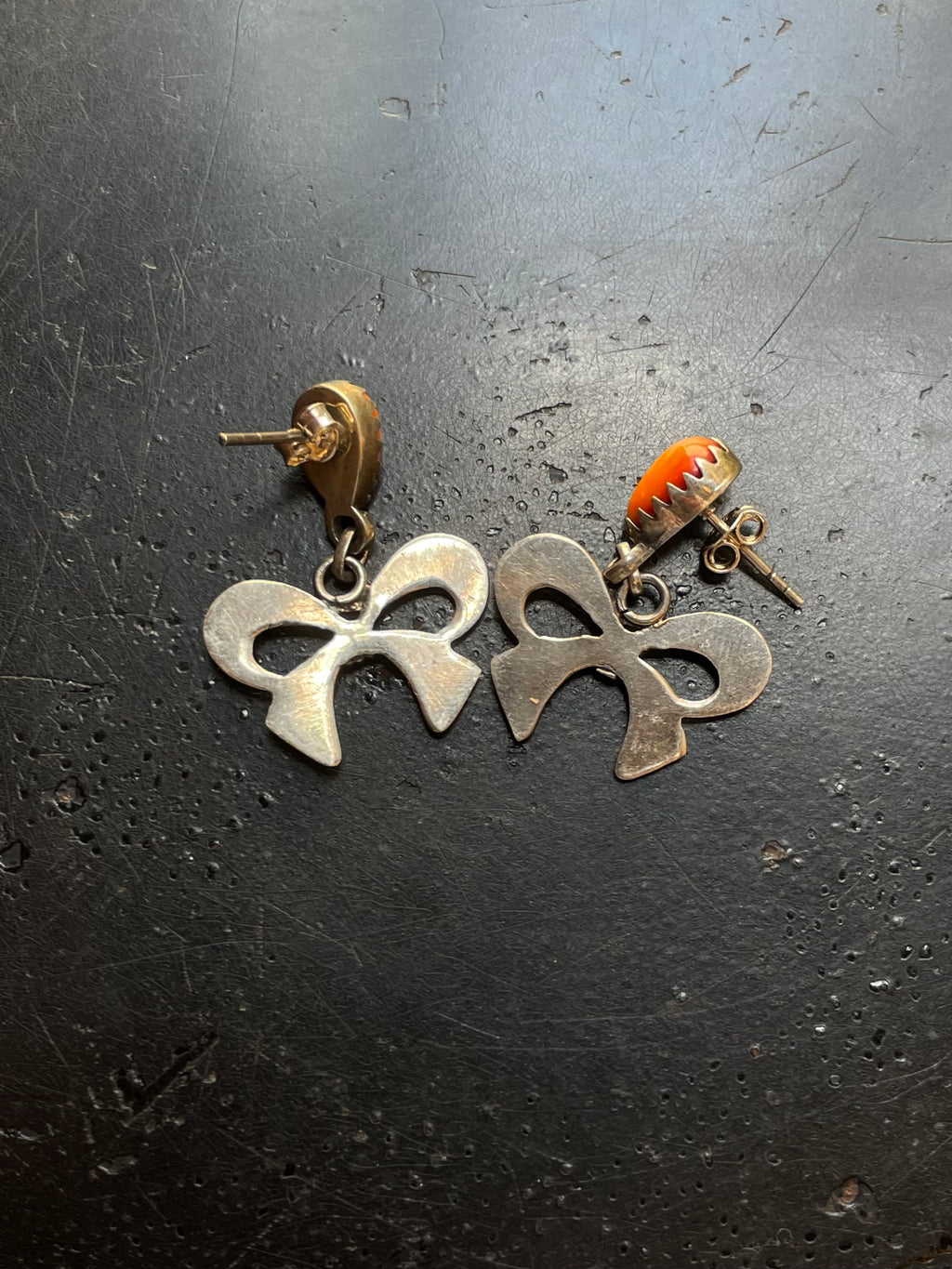 Spiny Oyster Bow Stud Earrings | 925 Sterling Silver G652