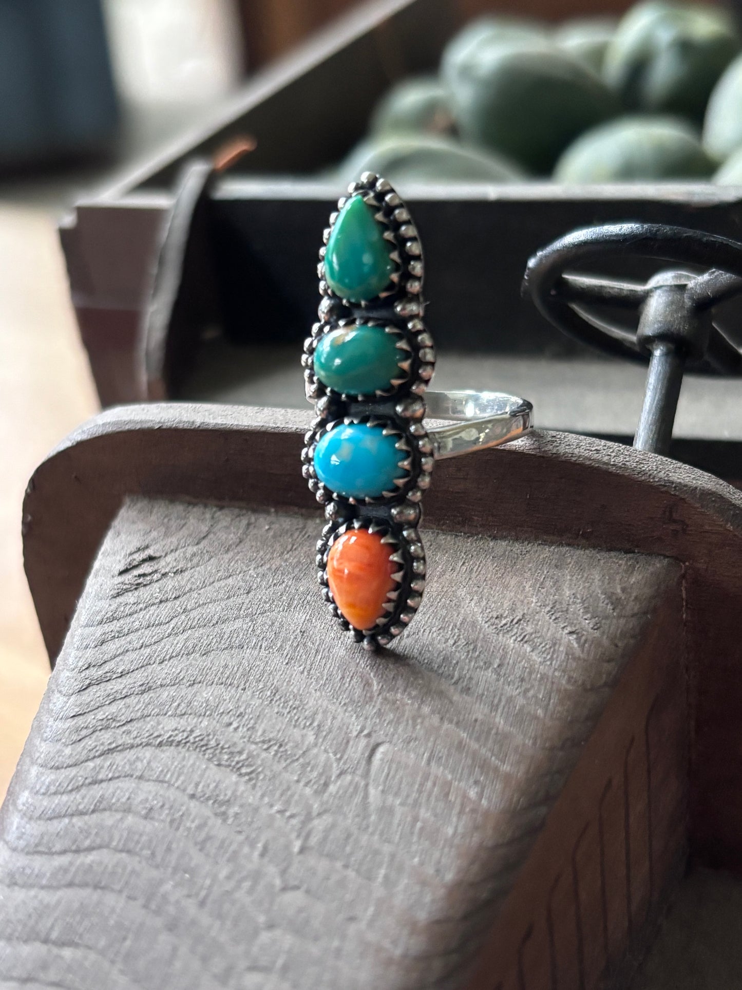 Turquoise Spiny Oyster Vertical Ring Size 7 | 925 Sterling Silver A101